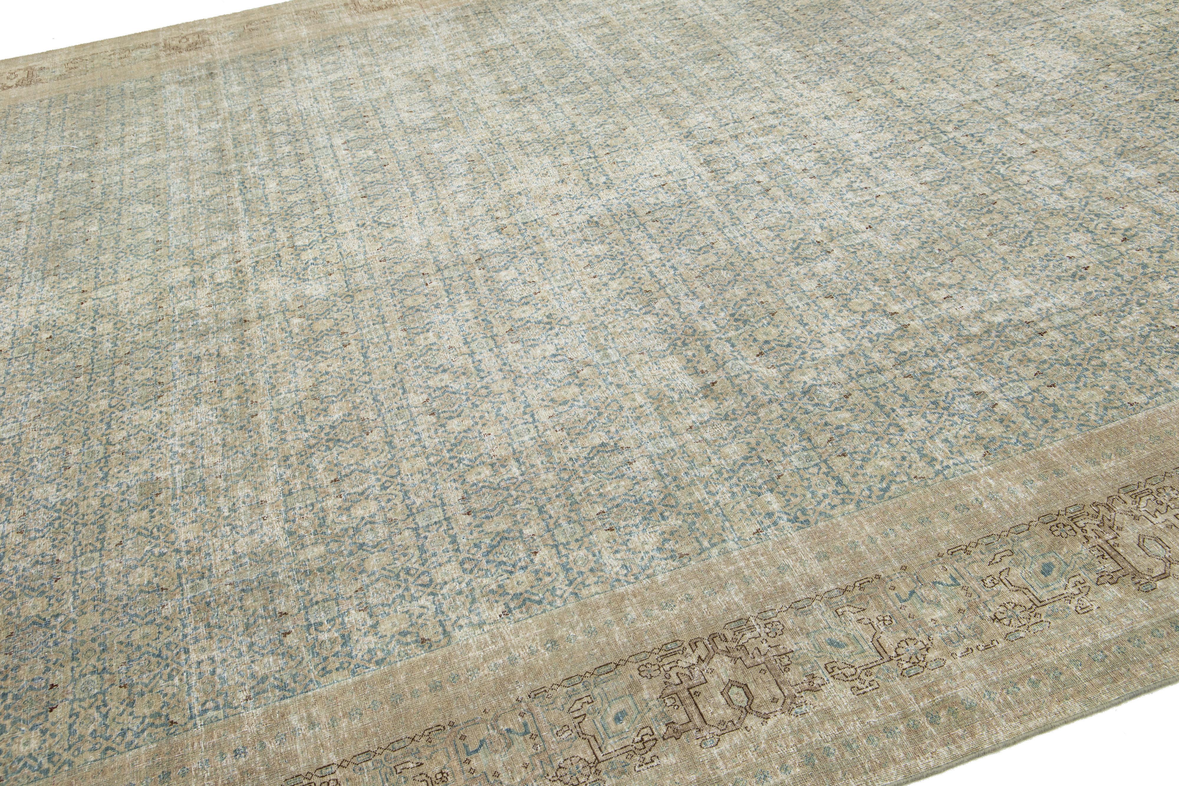 Antiker persischer Täbris-Wollteppich in Blau mit Allover-Muster in Zimmergröße (Handgeknüpft) im Angebot
