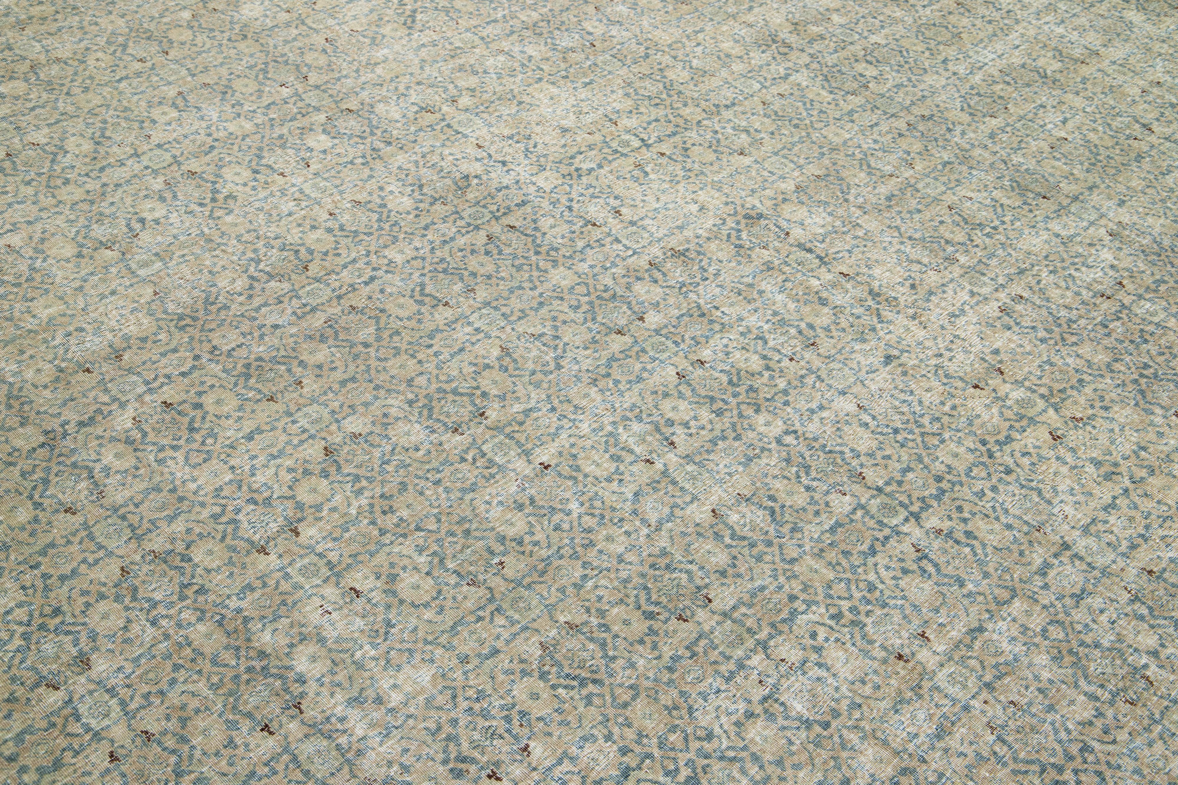Antiker persischer Täbris-Wollteppich in Blau mit Allover-Muster in Zimmergröße im Angebot 1