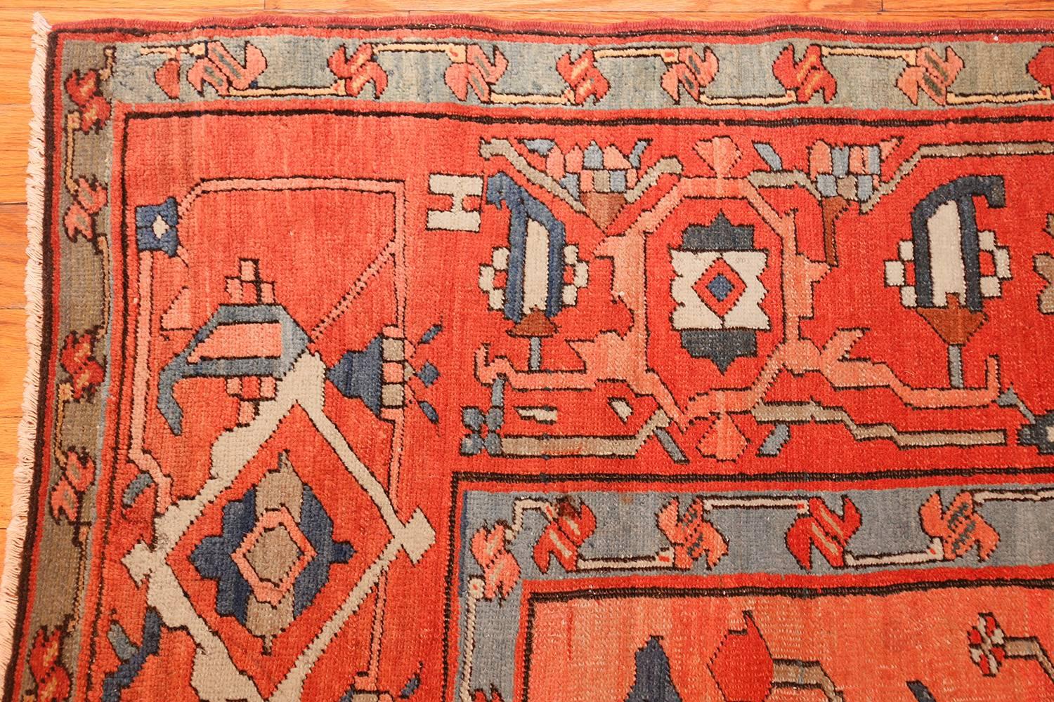 Antique Serapi Persian Rug. Size: 9 ft 10 in x 12 ft In Good Condition In New York, NY