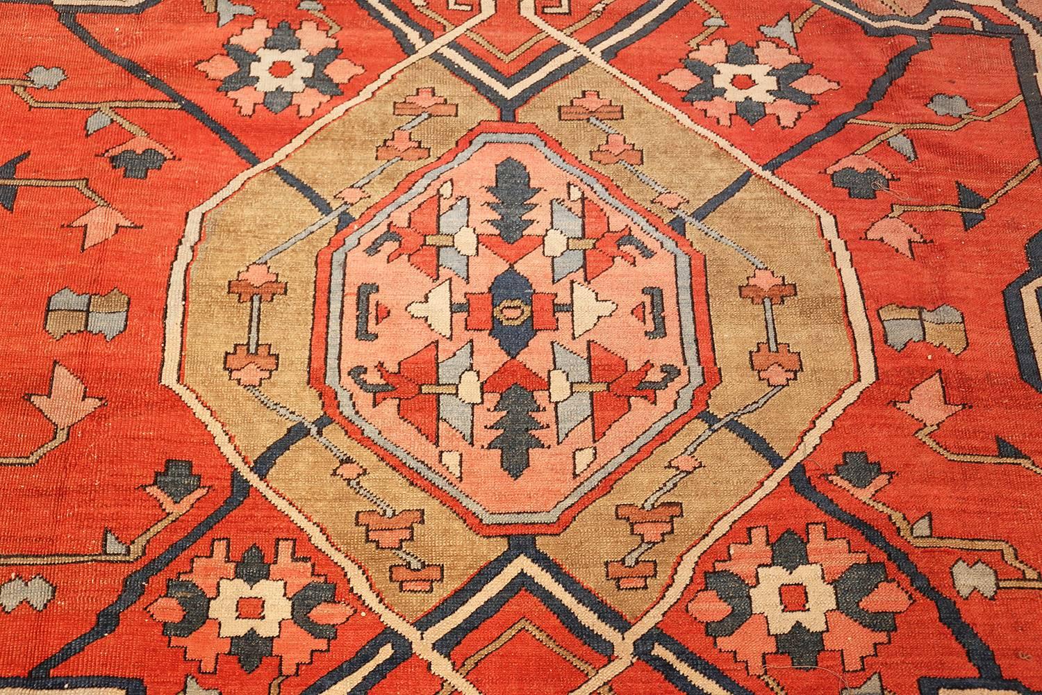 19th Century Antique Serapi Persian Rug. Size: 9 ft 10 in x 12 ft
