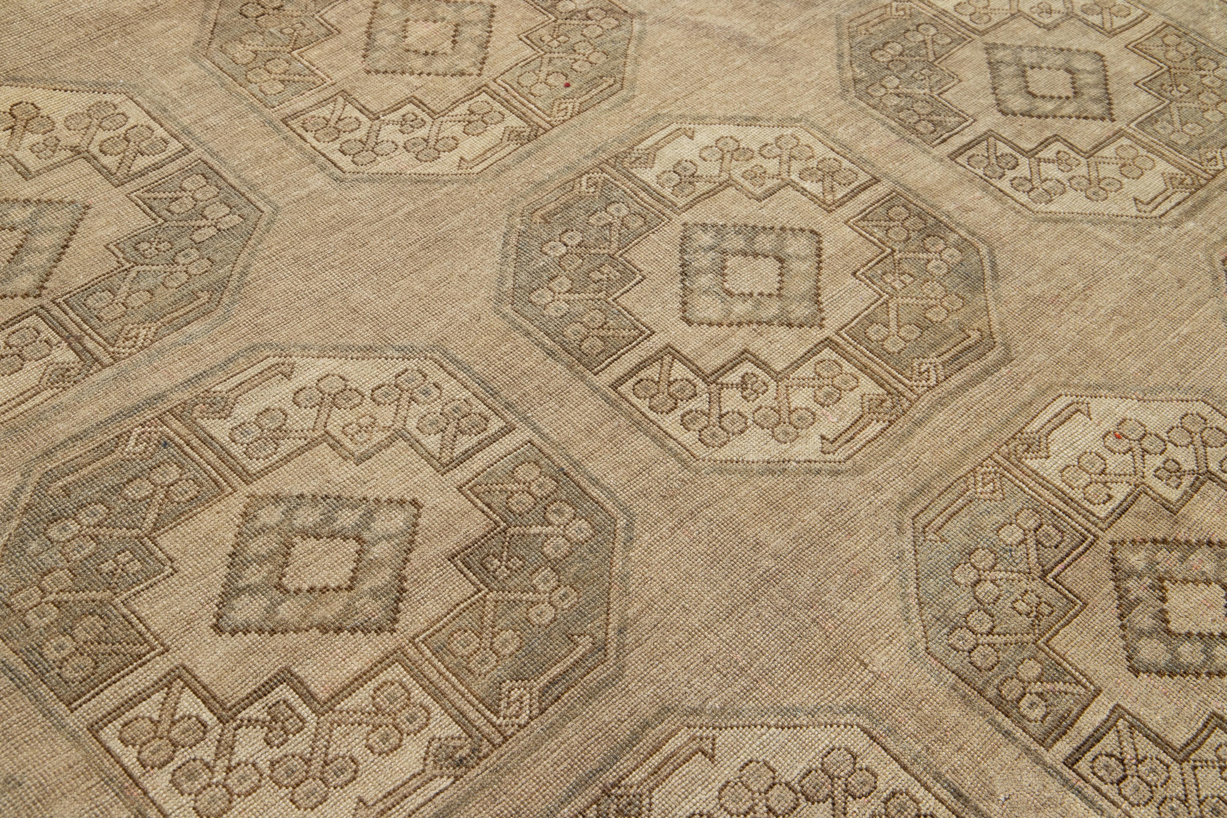 Antiker Turkmenischer persischer Teppich aus Wolle in Beige in Zimmergröße mit geometrischem Design im Angebot 3