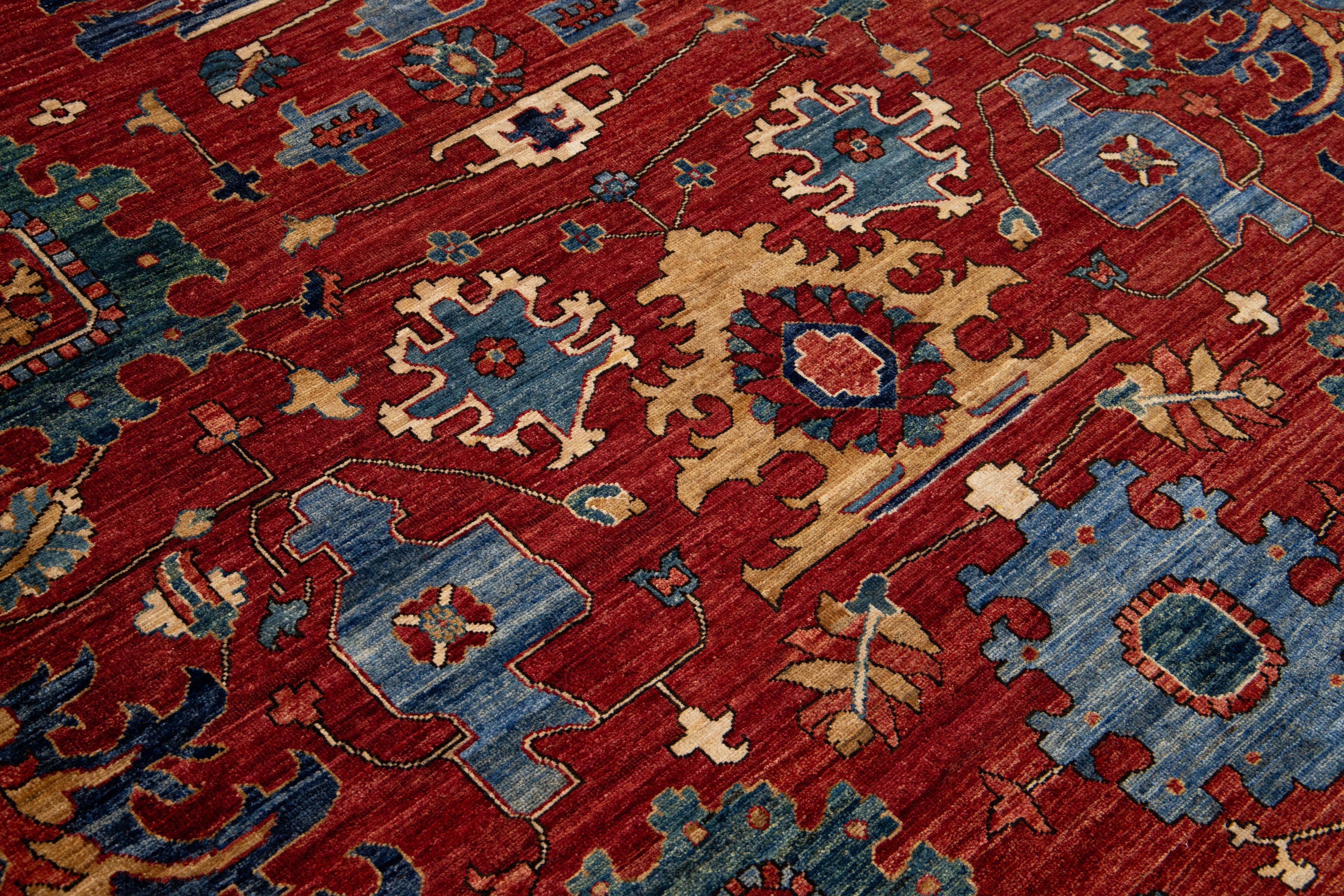 Zimmergröße Zeitgenössischer roter Wollteppich im Serapi-Stil mit floralem Design im Angebot 2