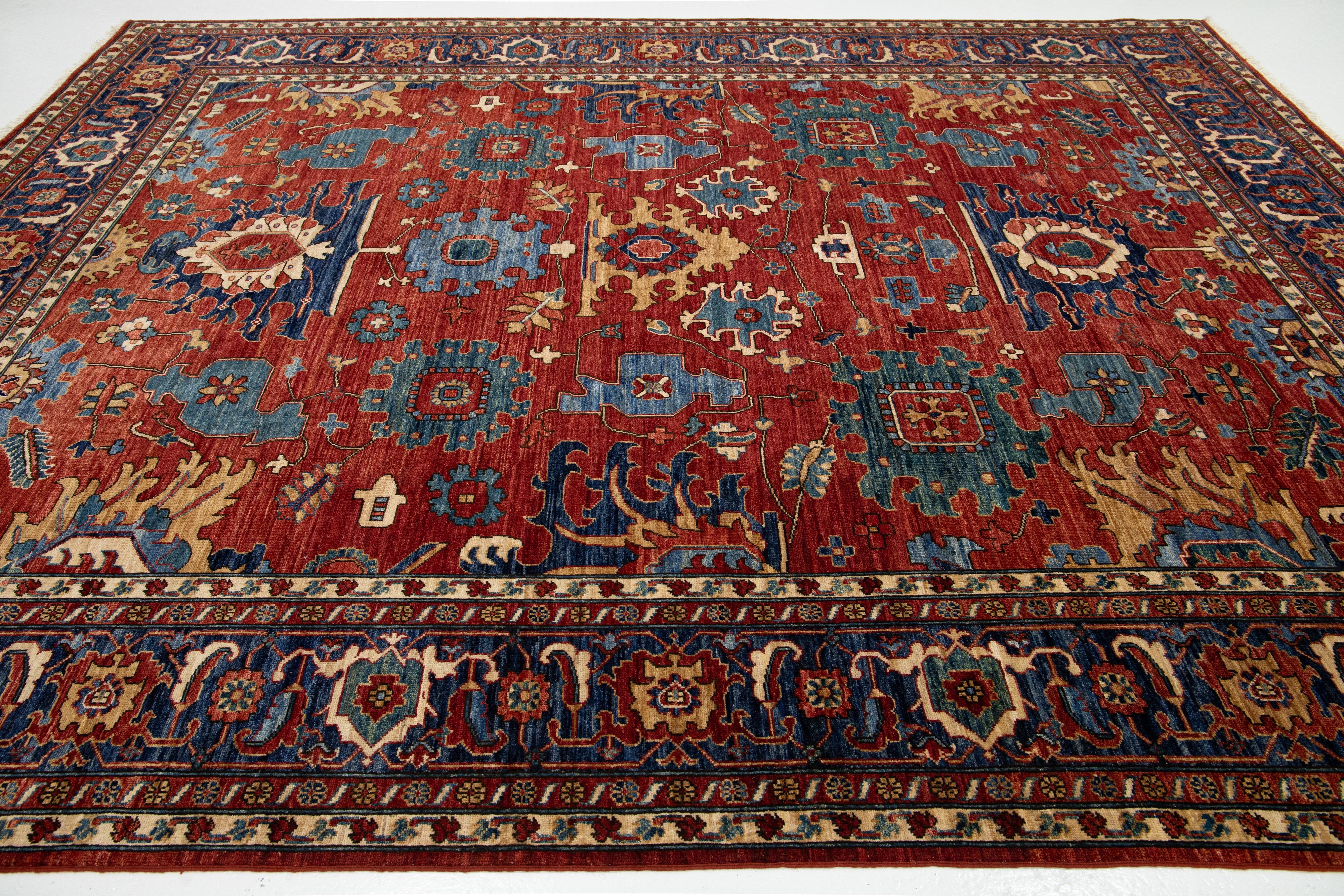 Zimmergröße Zeitgenössischer roter Wollteppich im Serapi-Stil mit floralem Design im Zustand „Neu“ im Angebot in Norwalk, CT