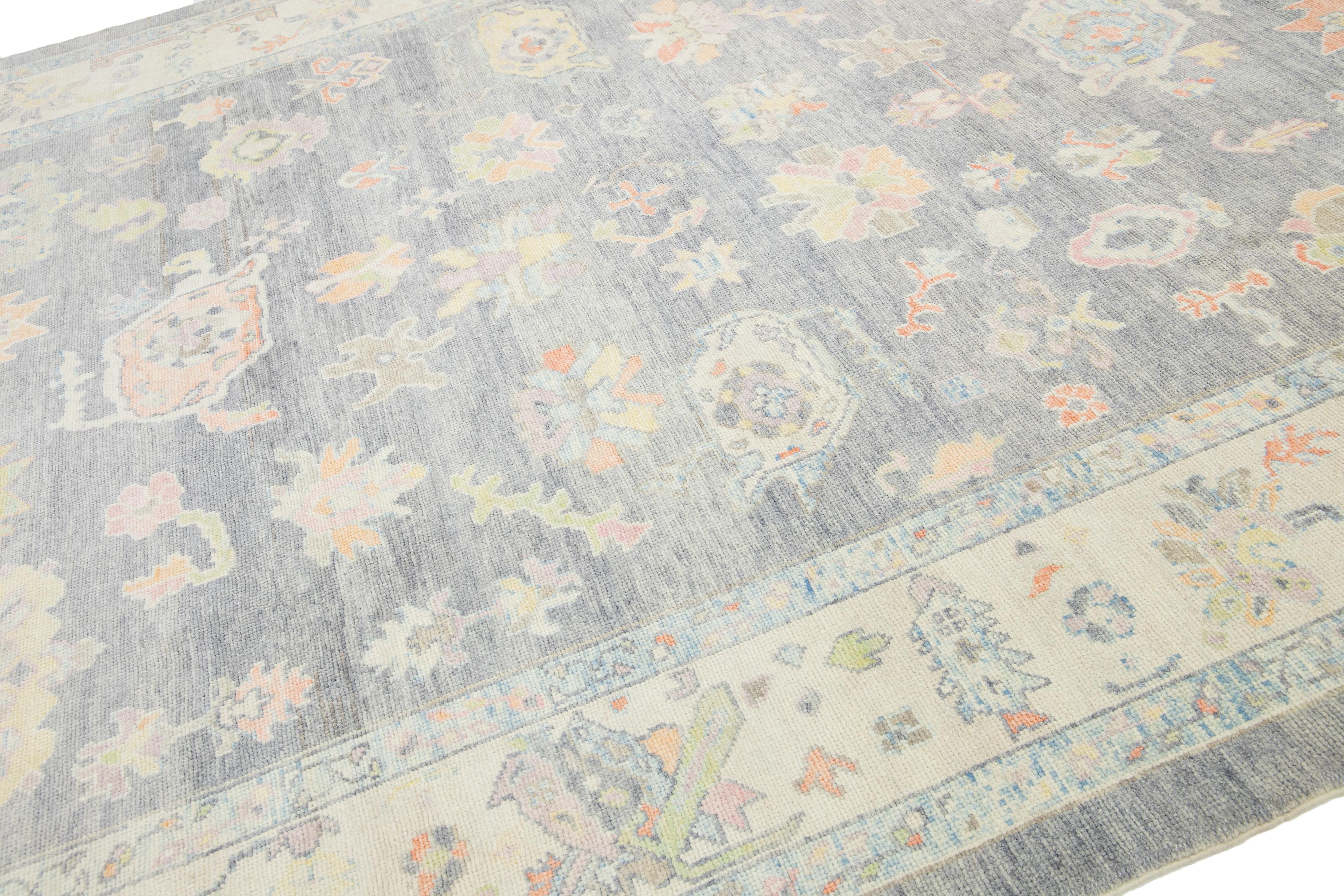 Tamaño de la habitación Alfombra turca contemporánea de lana Oushak floral en gris Anudado a mano en venta