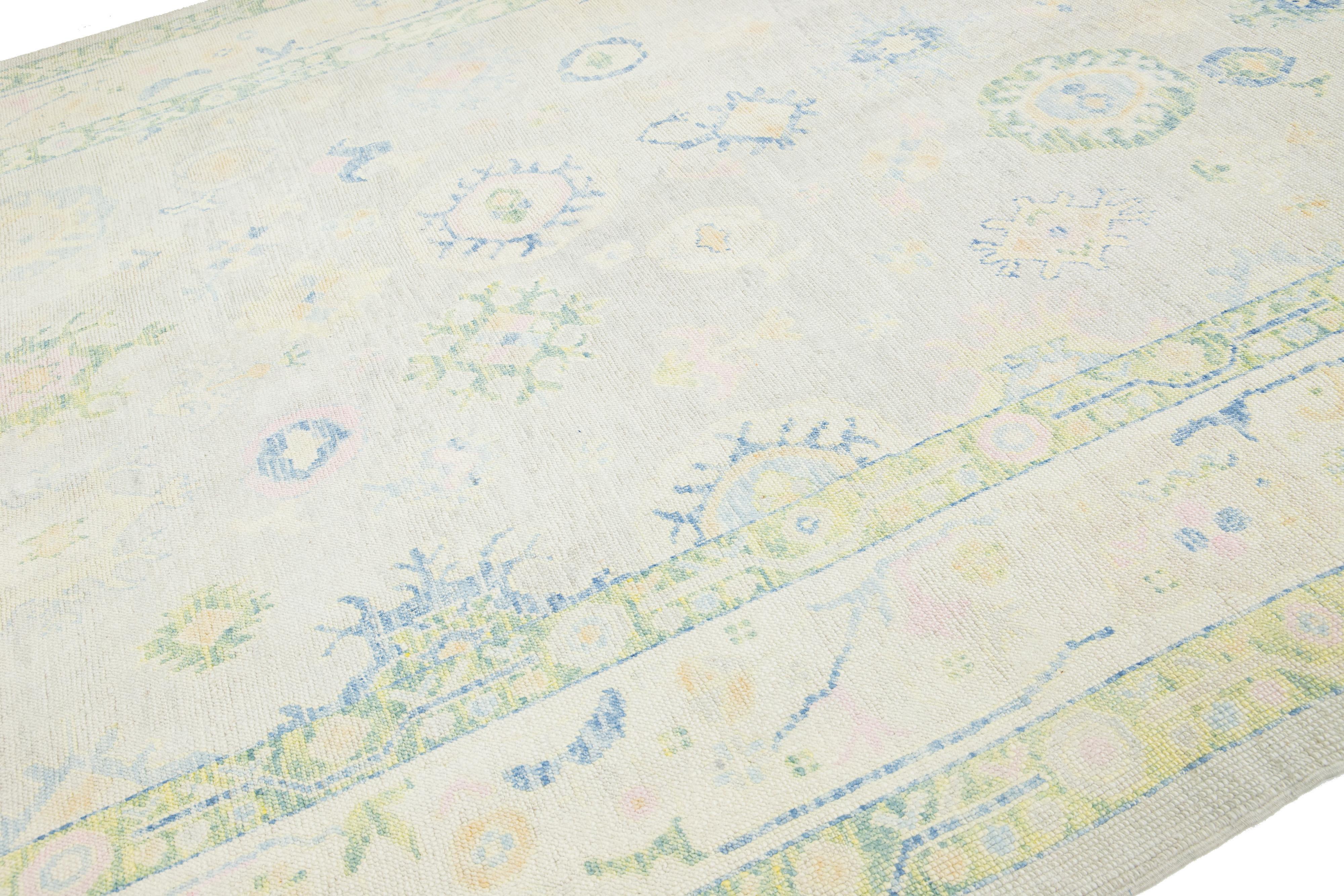 Noué à la main Taille de la pièce Tapis en laine turque Oushak, beige, conçu pour la pièce en vente