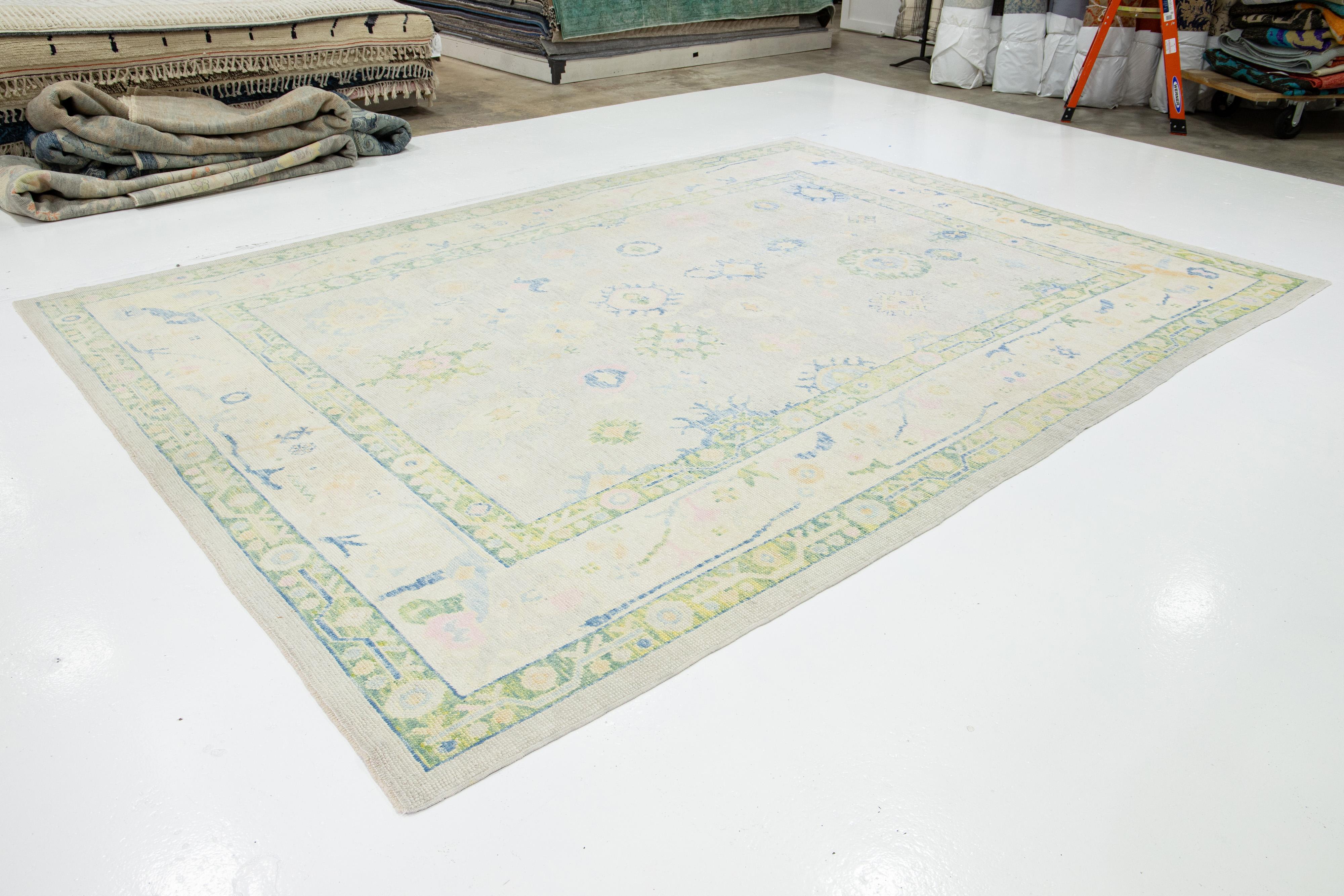 Taille de la pièce Tapis en laine turque Oushak, beige, conçu pour la pièce Neuf - En vente à Norwalk, CT