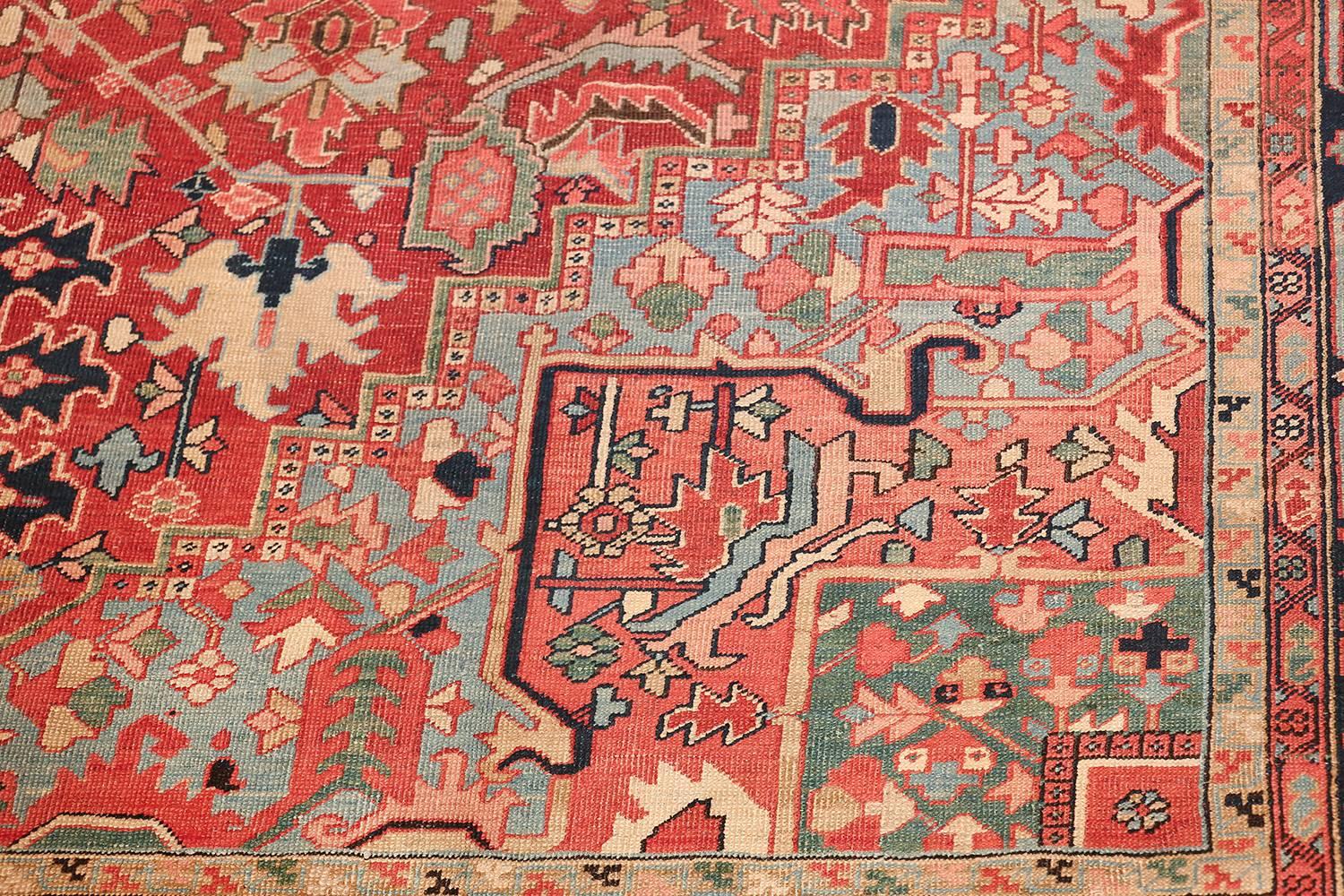 Room Size Geometric Antique Persian Heriz Rug. Size: 11 ft x 14 ft 4 in In Excellent Condition In New York, NY