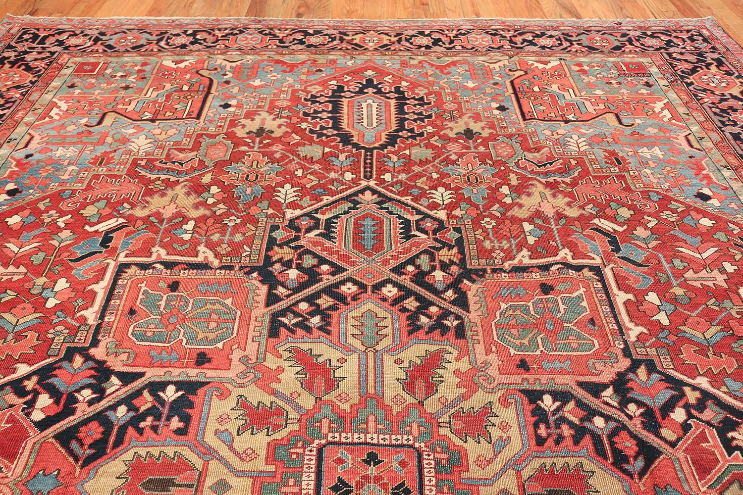 20th Century Room Size Geometric Antique Persian Heriz Rug. Size: 11 ft x 14 ft 4 in