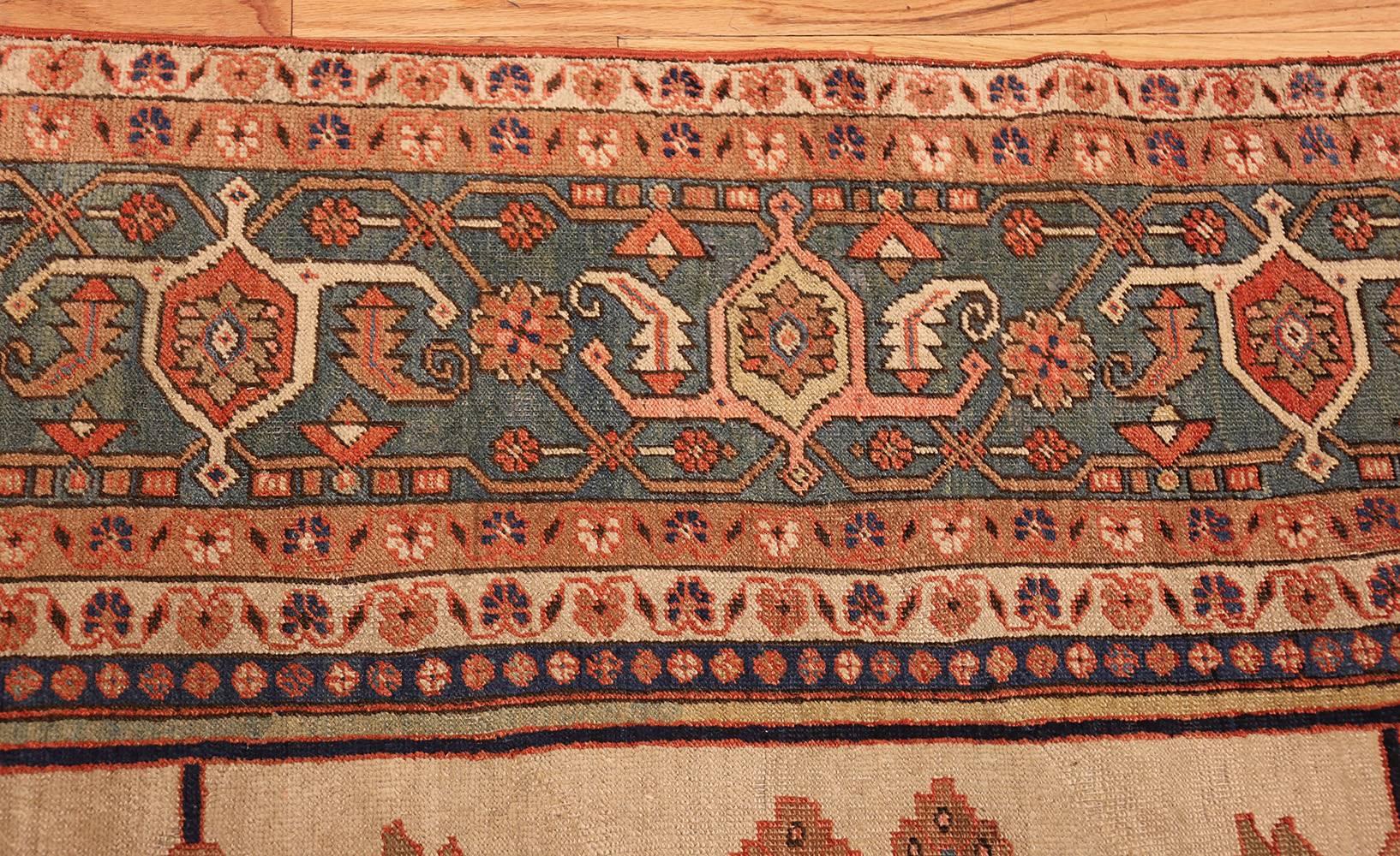 Nazmiyal Collection Antique Serapi Persian Rug. Size: 9 ft 9 in x 12 ft  For Sale 3