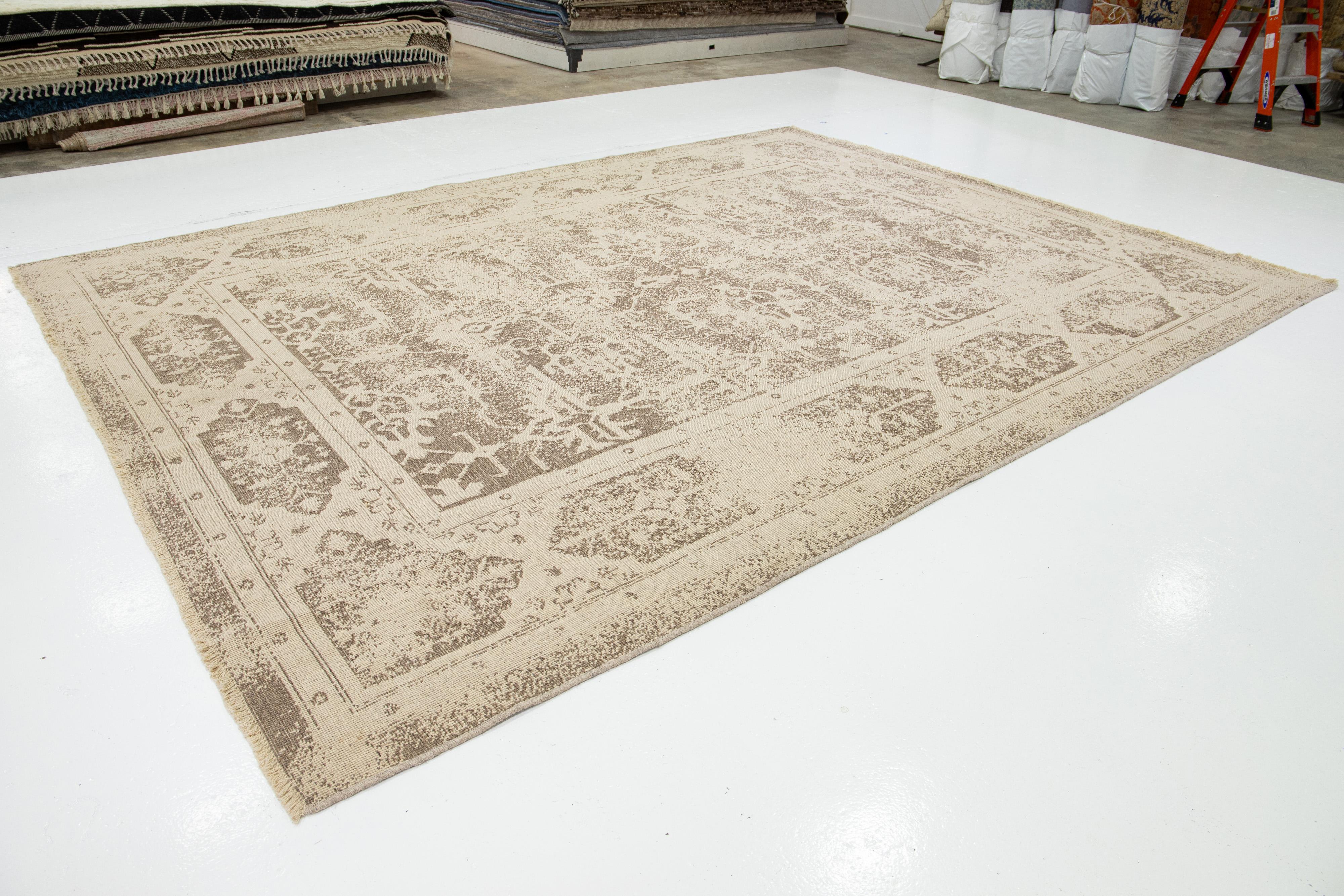 Room Size Modern Beige Wool Rug Hand Loom With Allover Design In New Condition For Sale In Norwalk, CT