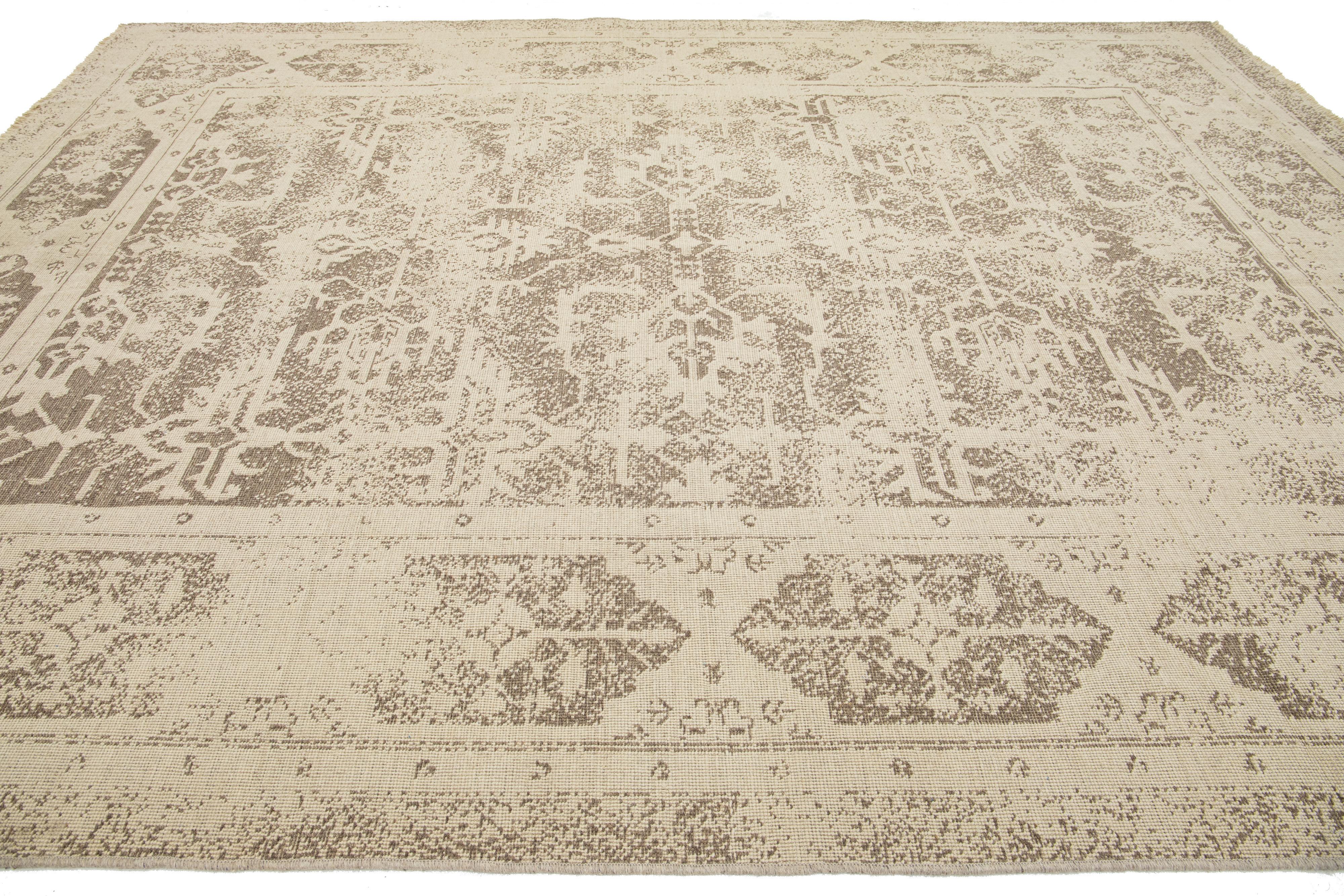 Room Size Modern Beige Wool Rug Hand Loom With Allover Design For Sale 3