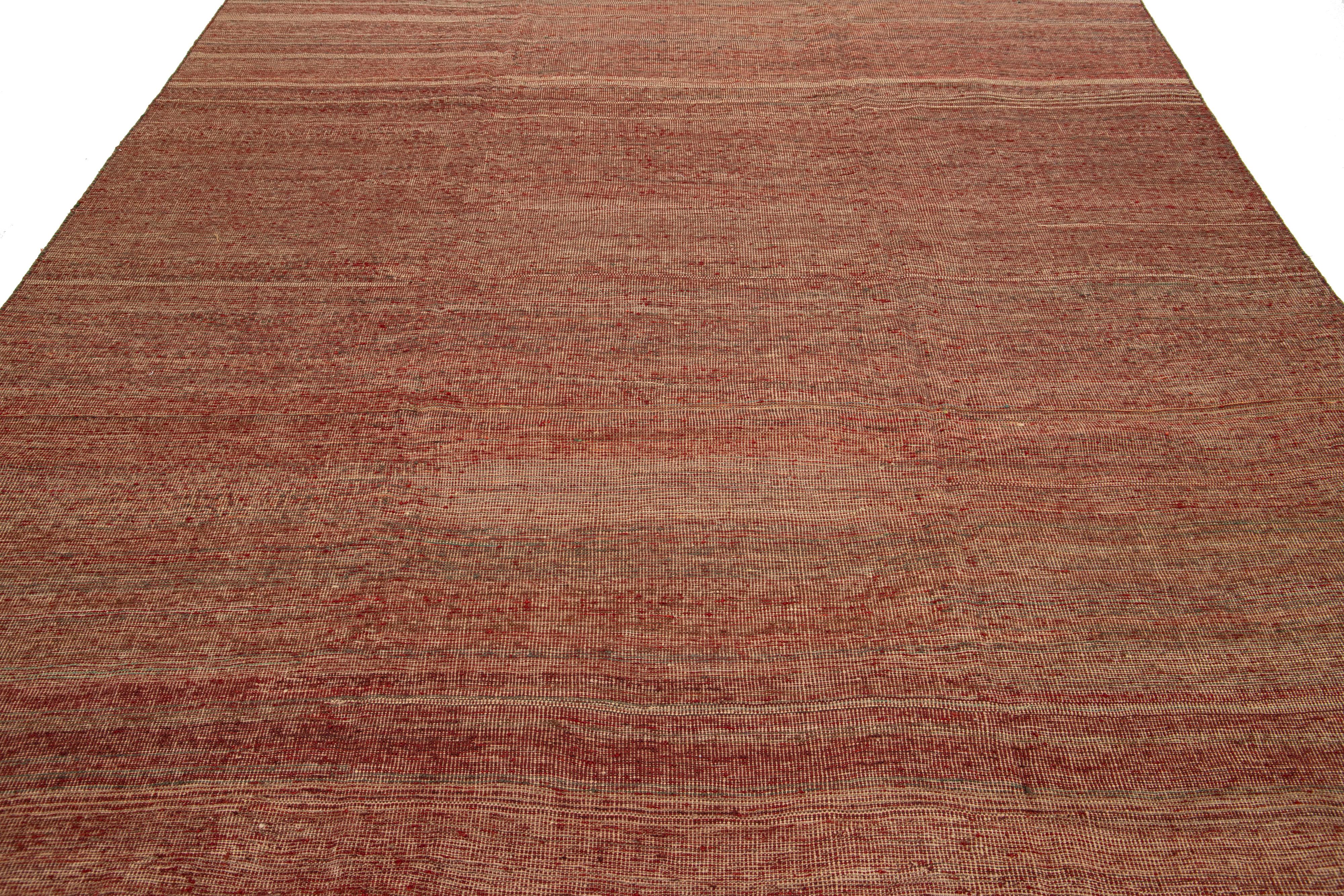 Moderner Flachgewebter Wollteppich in Zimmergröße, handgefertigt in Rot und Beige mit starkem Design im Angebot 2
