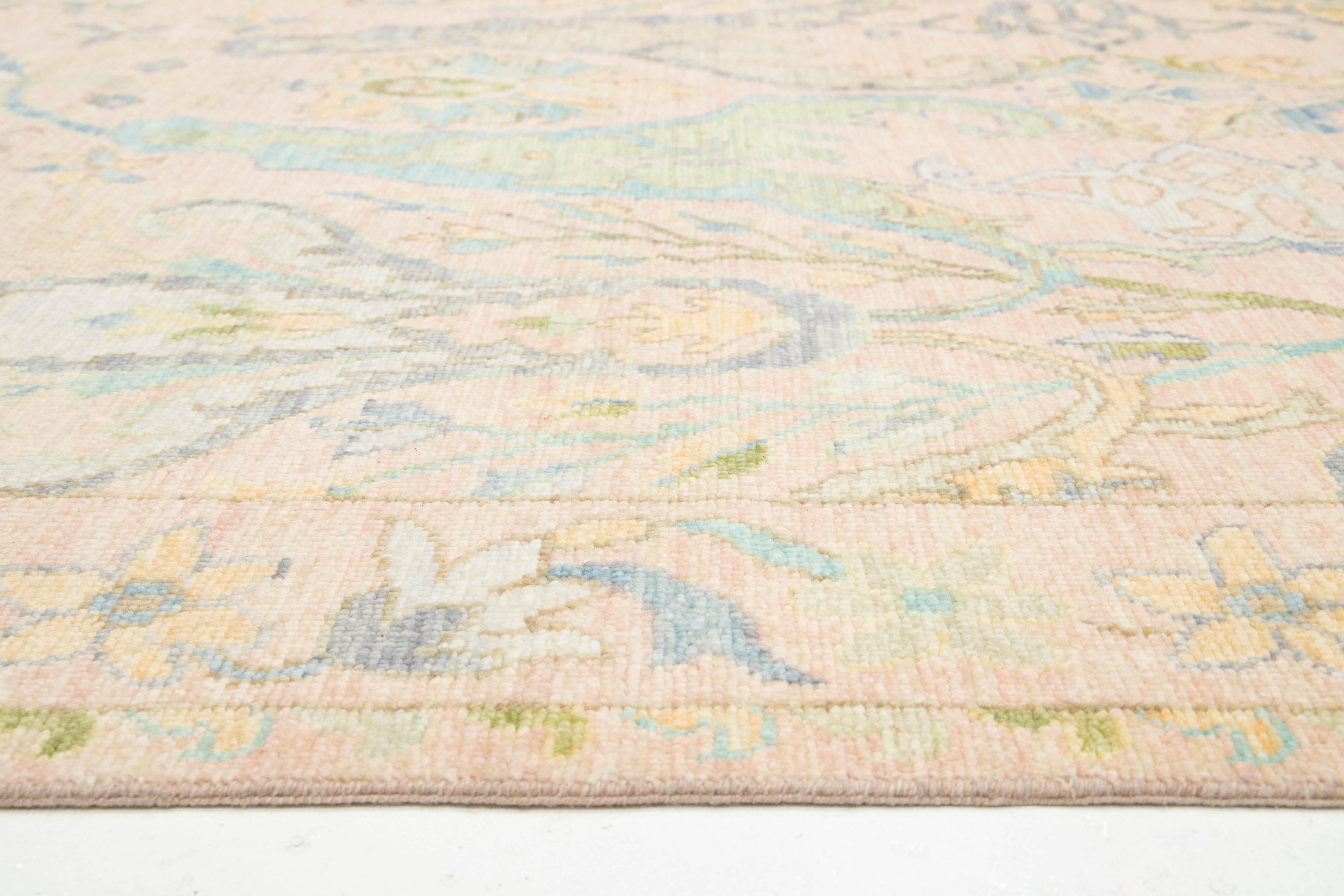 Noué à la main Room Size Modern Floral Oushak Style Wool Rug Handmade In Peach en vente