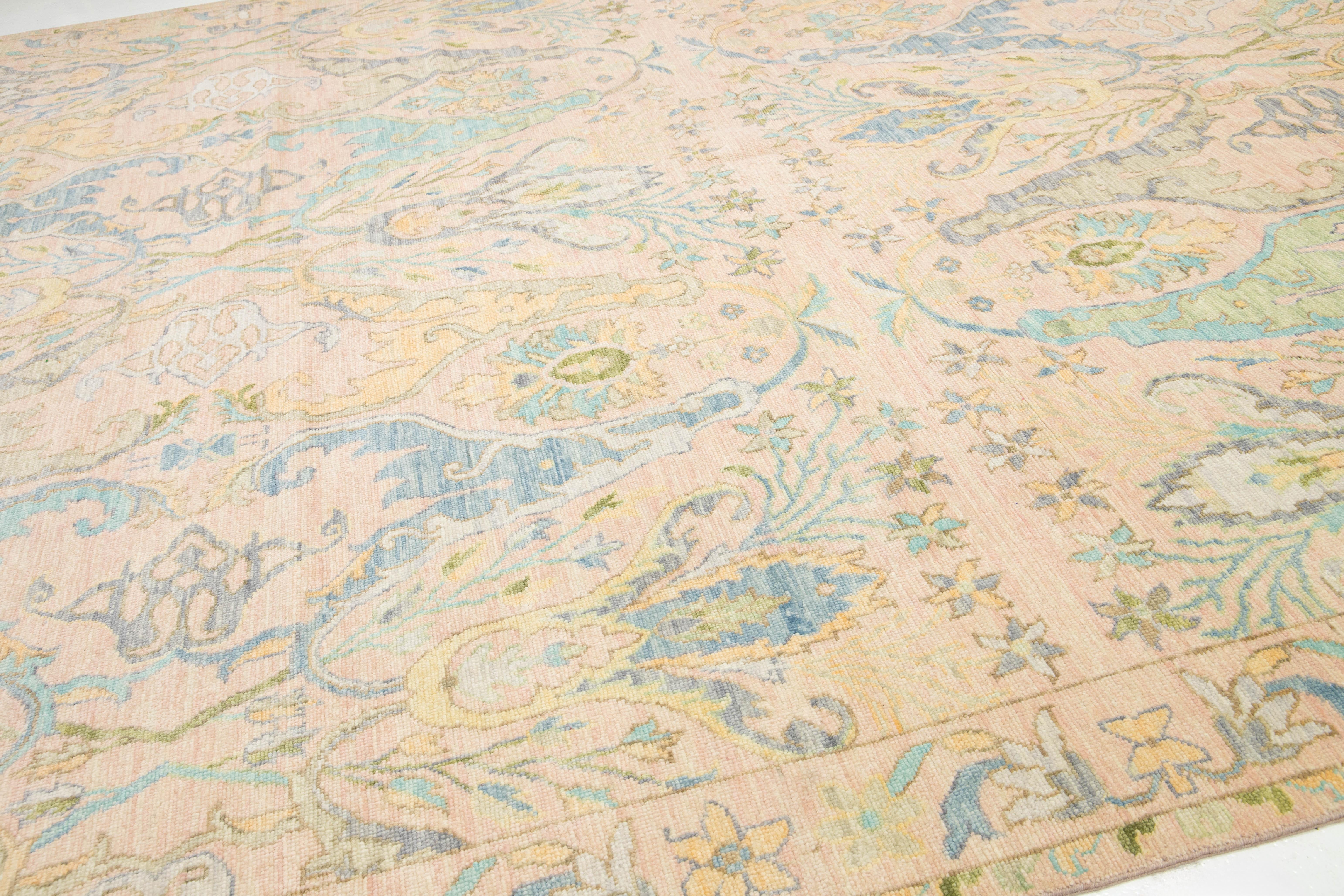 XXIe siècle et contemporain Room Size Modern Floral Oushak Style Wool Rug Handmade In Peach en vente