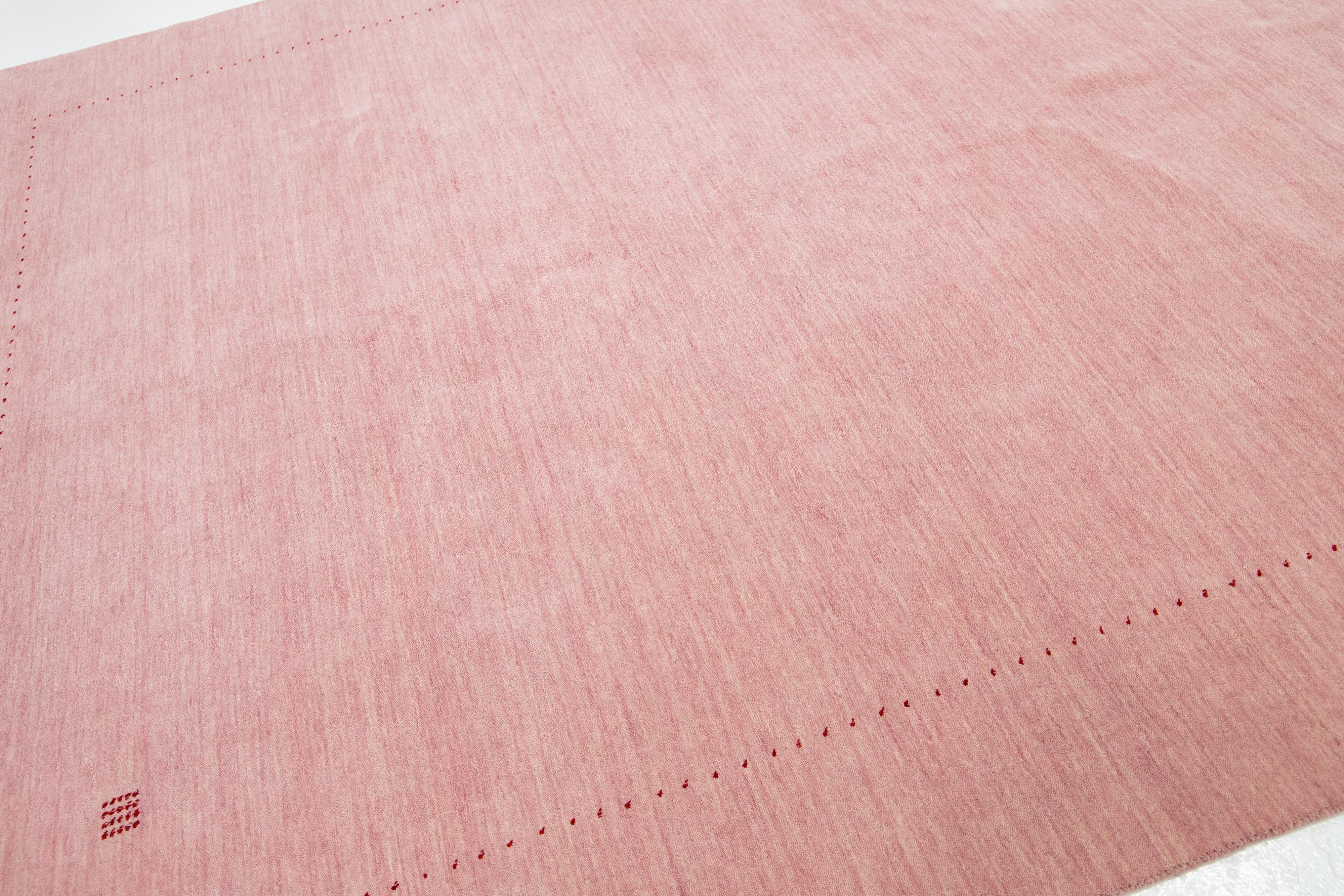 Moderner, handgewobener, minimalistischer Gabbeh-Wollteppich in Rosa in Zimmergröße im Angebot 3