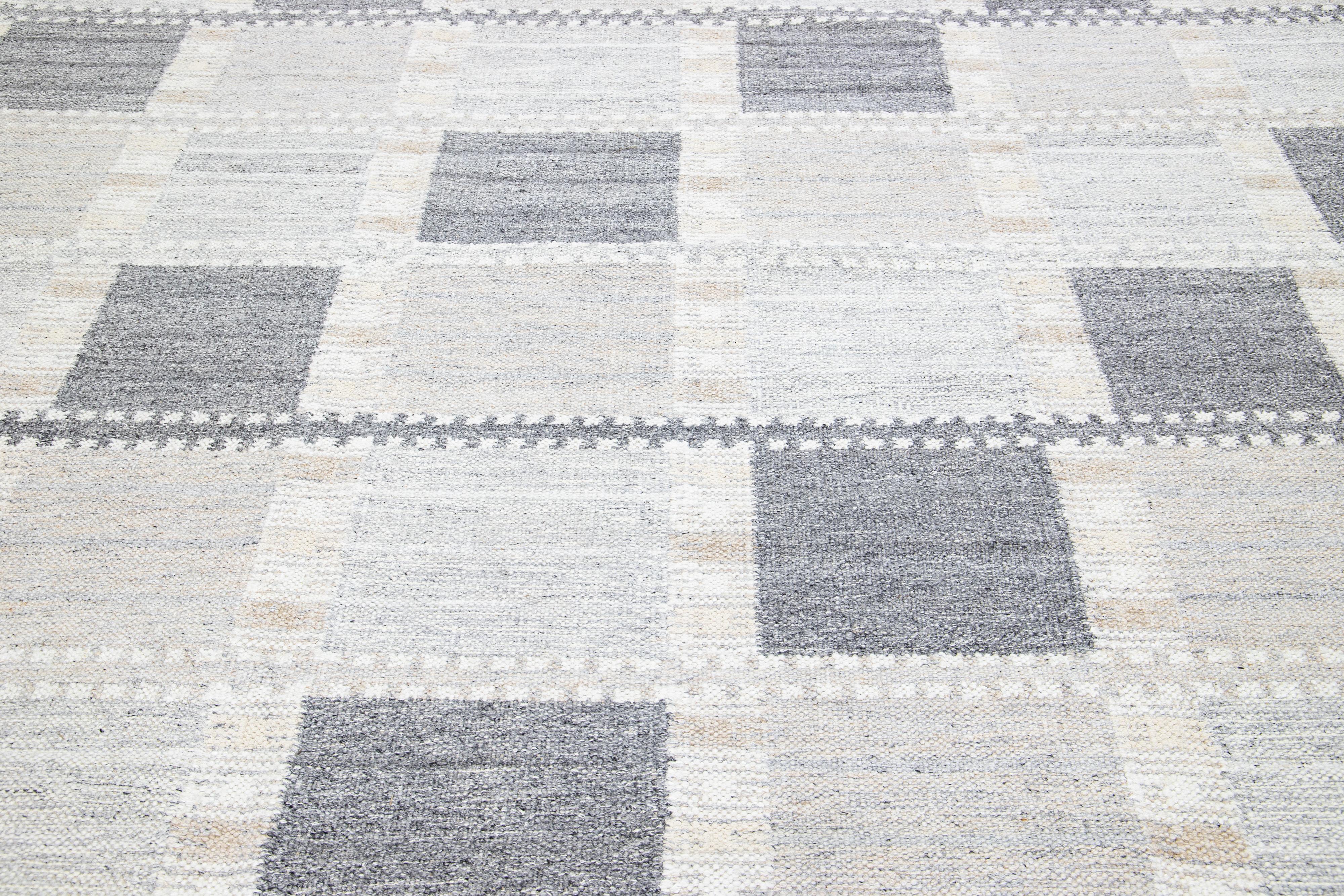 Room Size Modern Scandinavian Wool Rug Handmade with Geometric Pattern In Gray In New Condition For Sale In Norwalk, CT