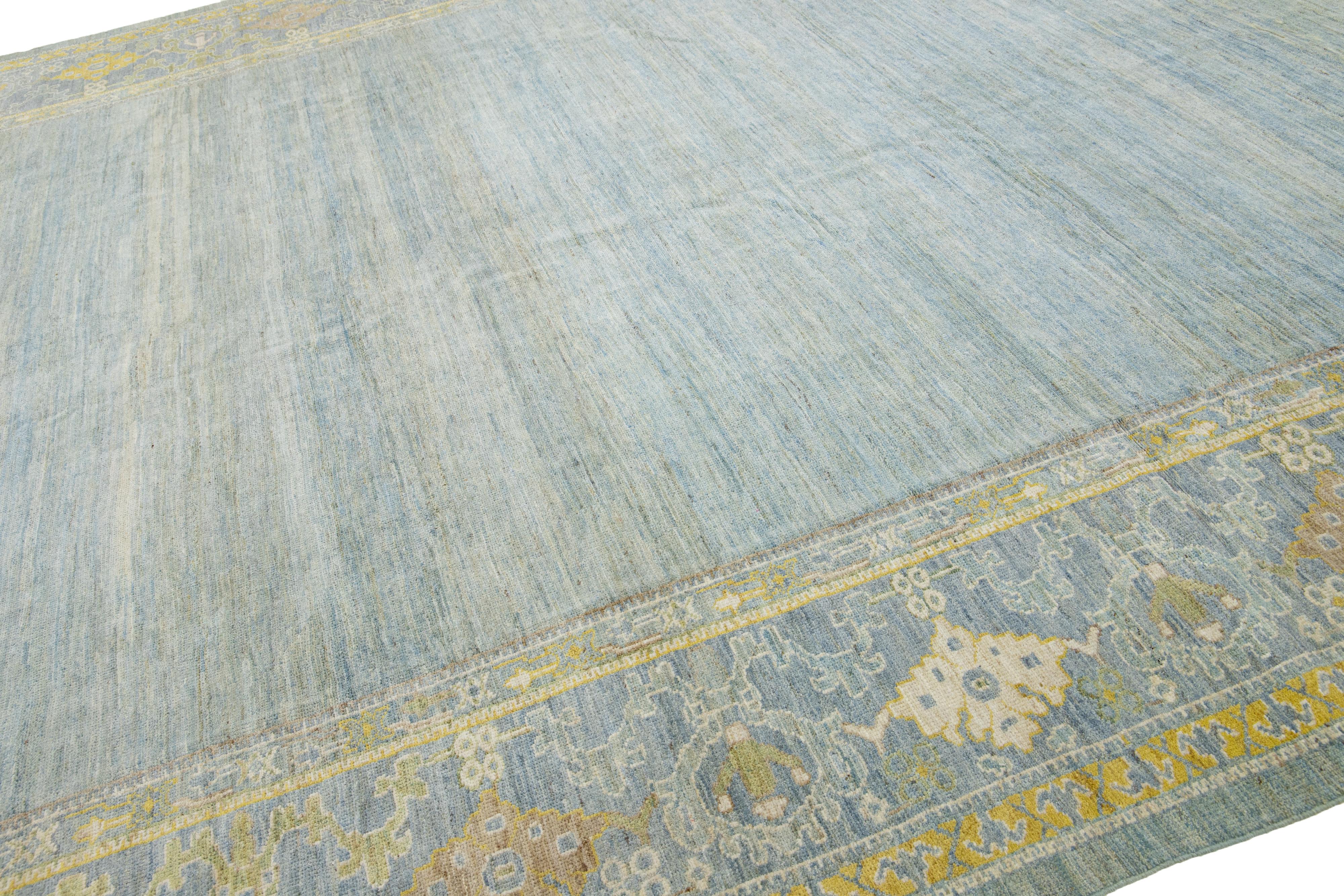 Moderner Sultanabad-Wollteppich in Zimmergröße in Blau von Apadana, entworfen in Sultanabad im Angebot 3