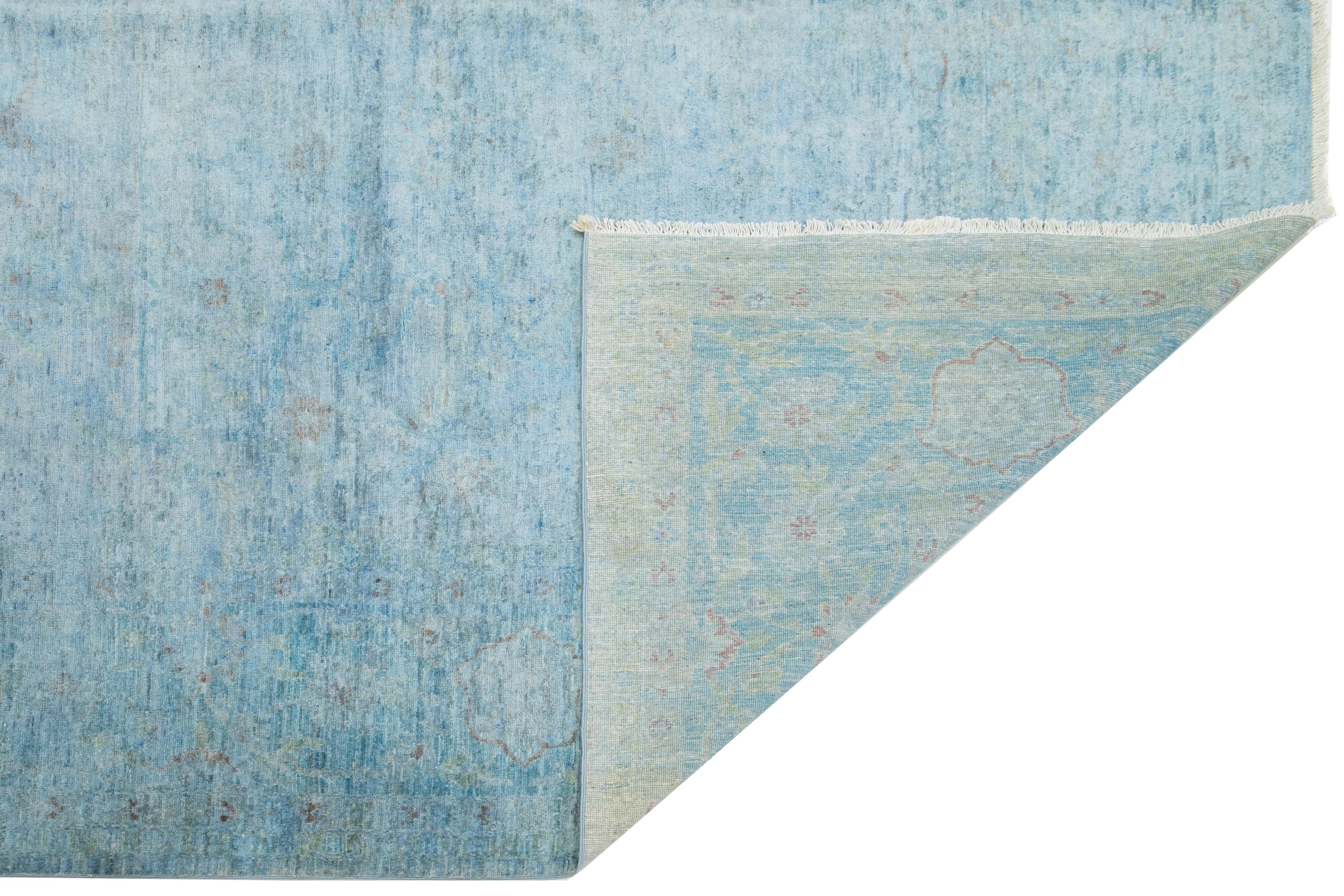 Zimmergröße Modern Ziegler Wollteppich in Blau mit Blumenmuster (Moderne) im Angebot