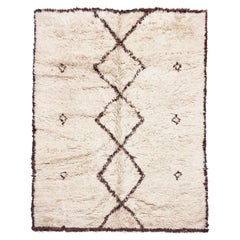 Raumgroßer marokkanischer Beni Ourain Shag-Teppich aus elfenbeinfarbener und brauner ungefärbter Wolle