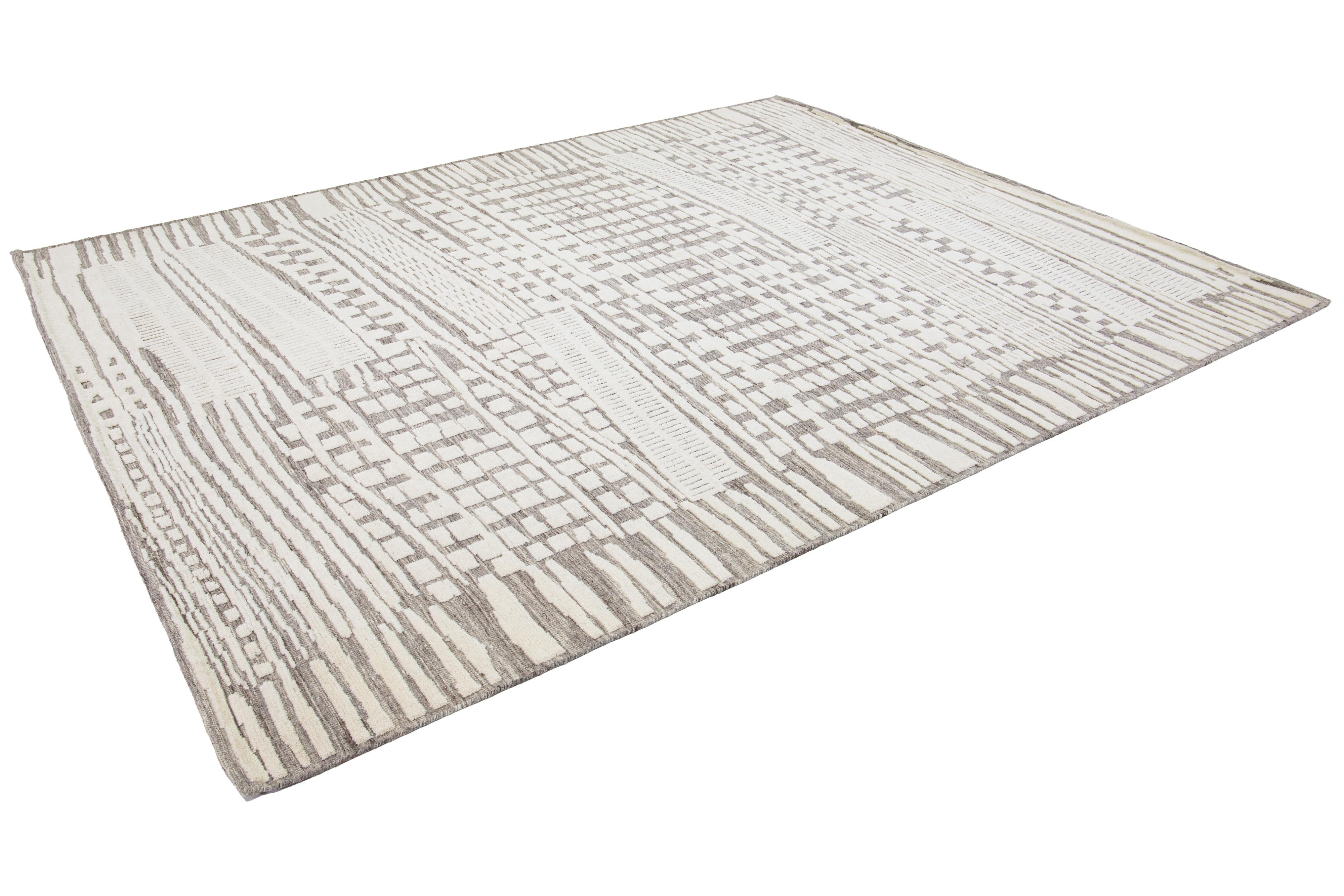 Contemporary  Room Size Moroccan Style Wool Rug In Gray & Beige With Abstract Motif For Sale