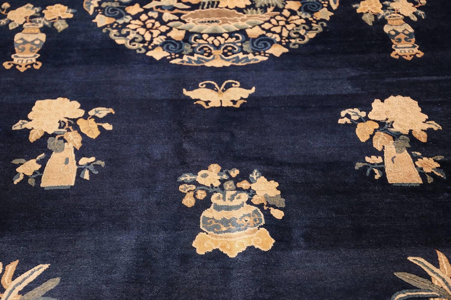 Tapis chinois ancien. Taille : 9 ft 1 in x 11 ft 6 in Excellent état - En vente à New York, NY