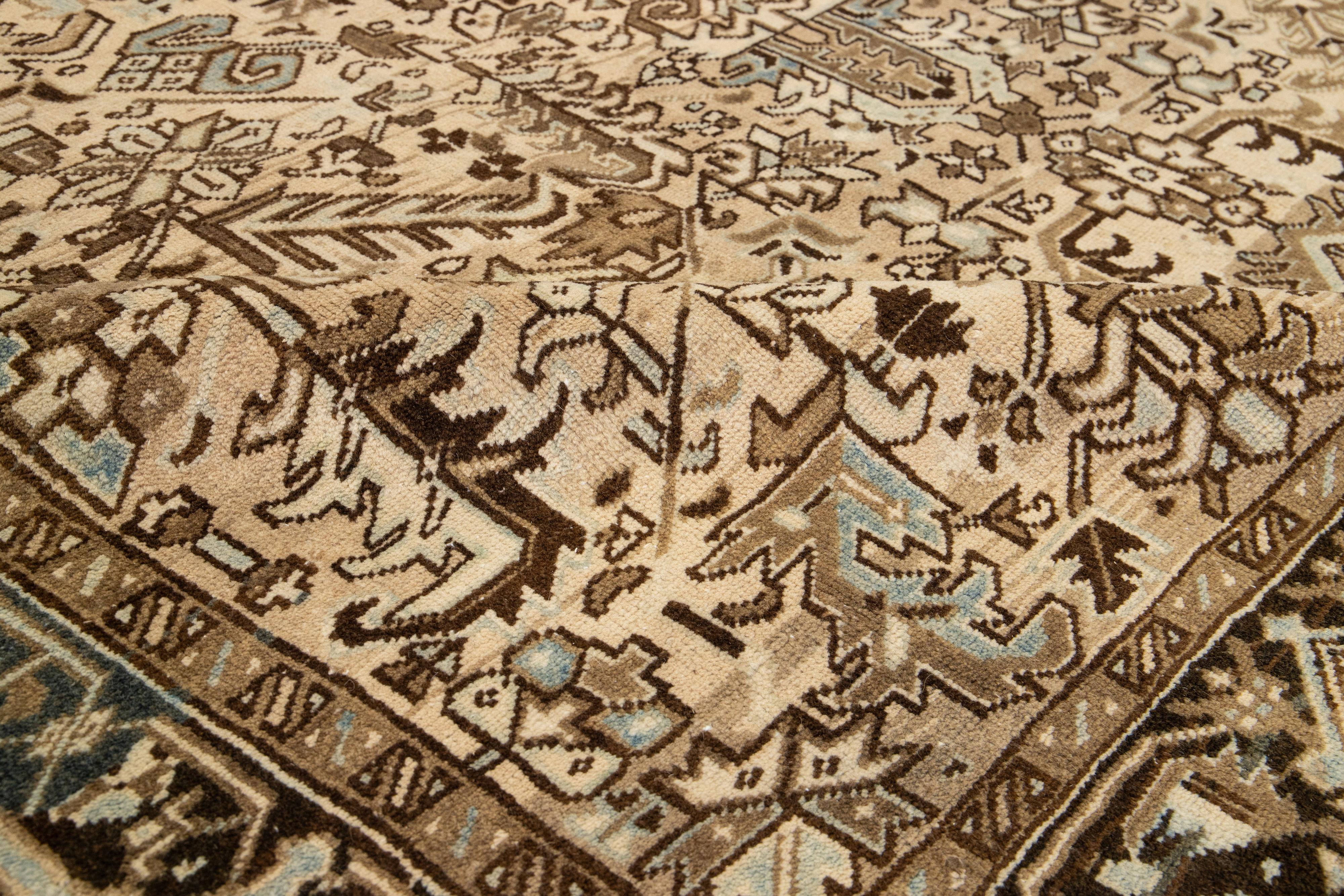 Persischer Heriz-Wollteppich in Beige mit Allover-Muster in Zimmergröße im Angebot 3