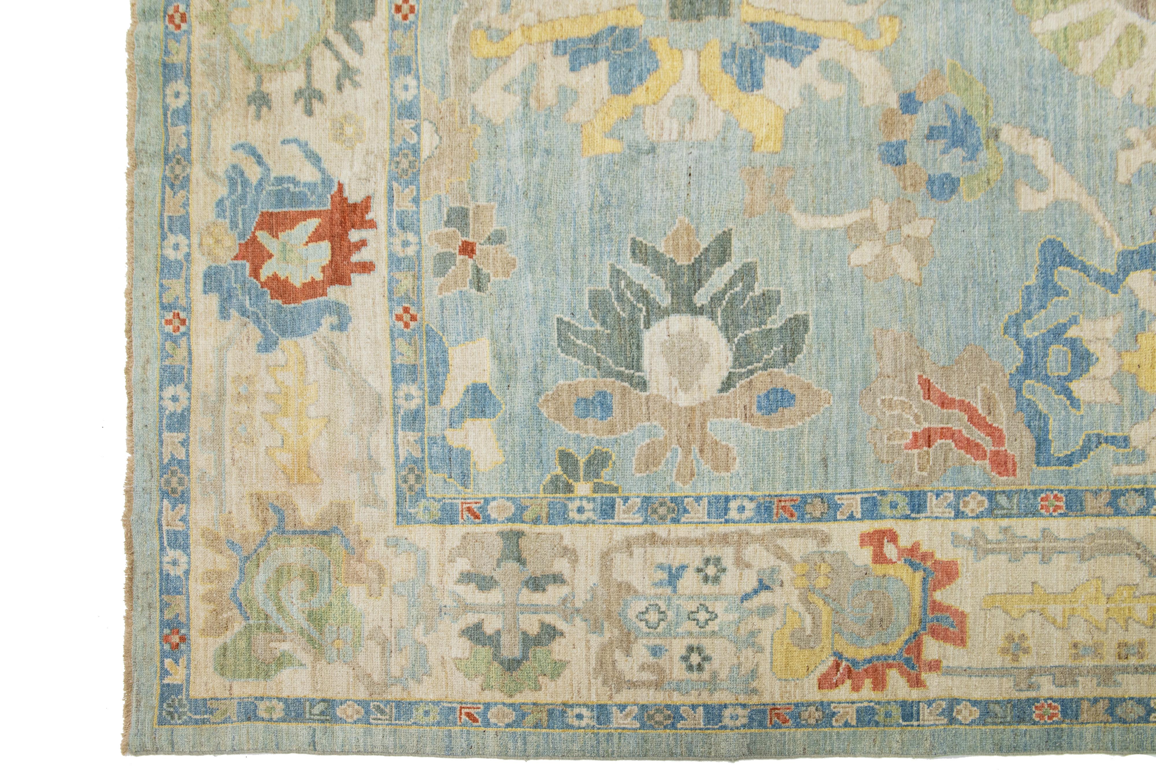 Room Size Sultanabad Wool Rug with Contemporary Floral Motif In New Condition For Sale In Norwalk, CT