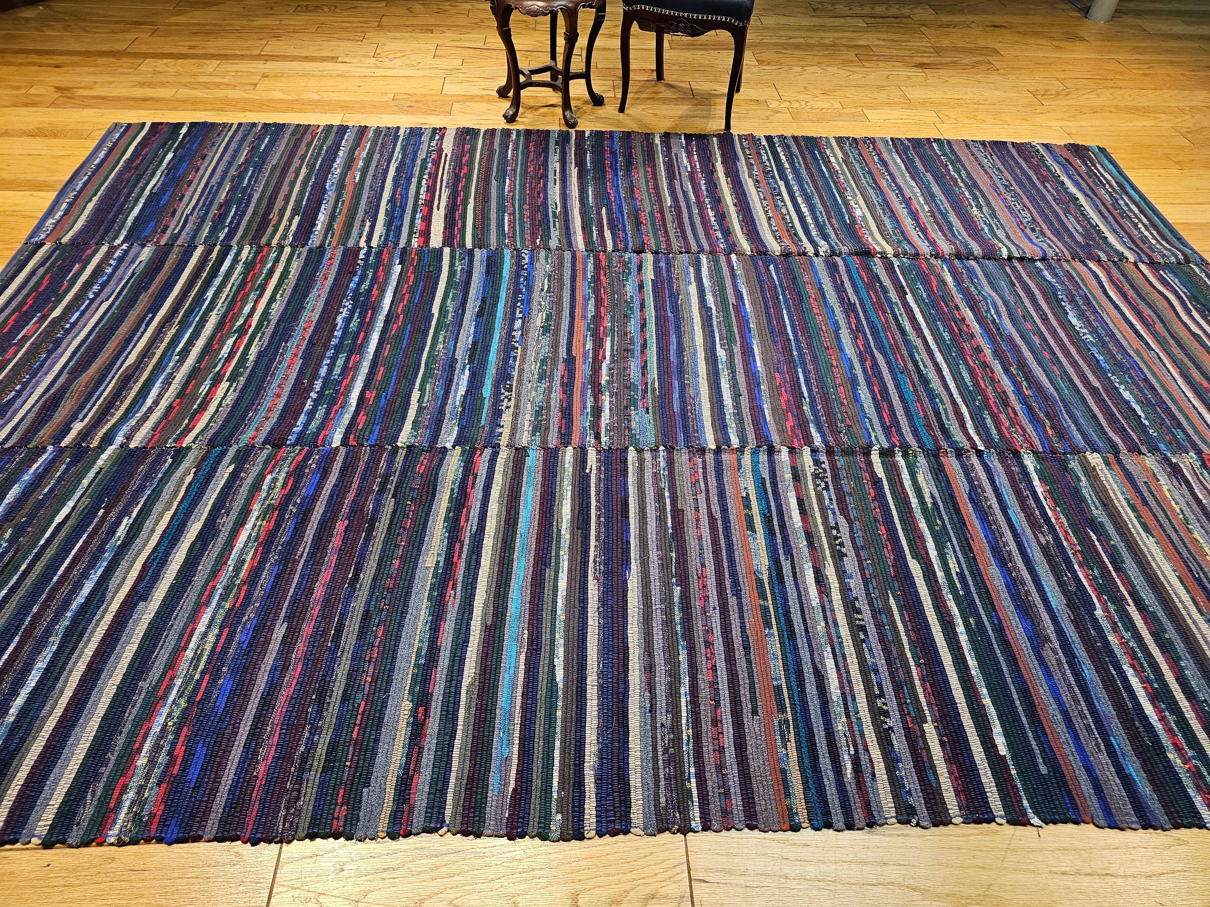 Amerikanischer Rag-Teppich in Zimmergröße mit Streifenmuster in Blau, Rot, Grün, Elfenbein im Angebot 1
