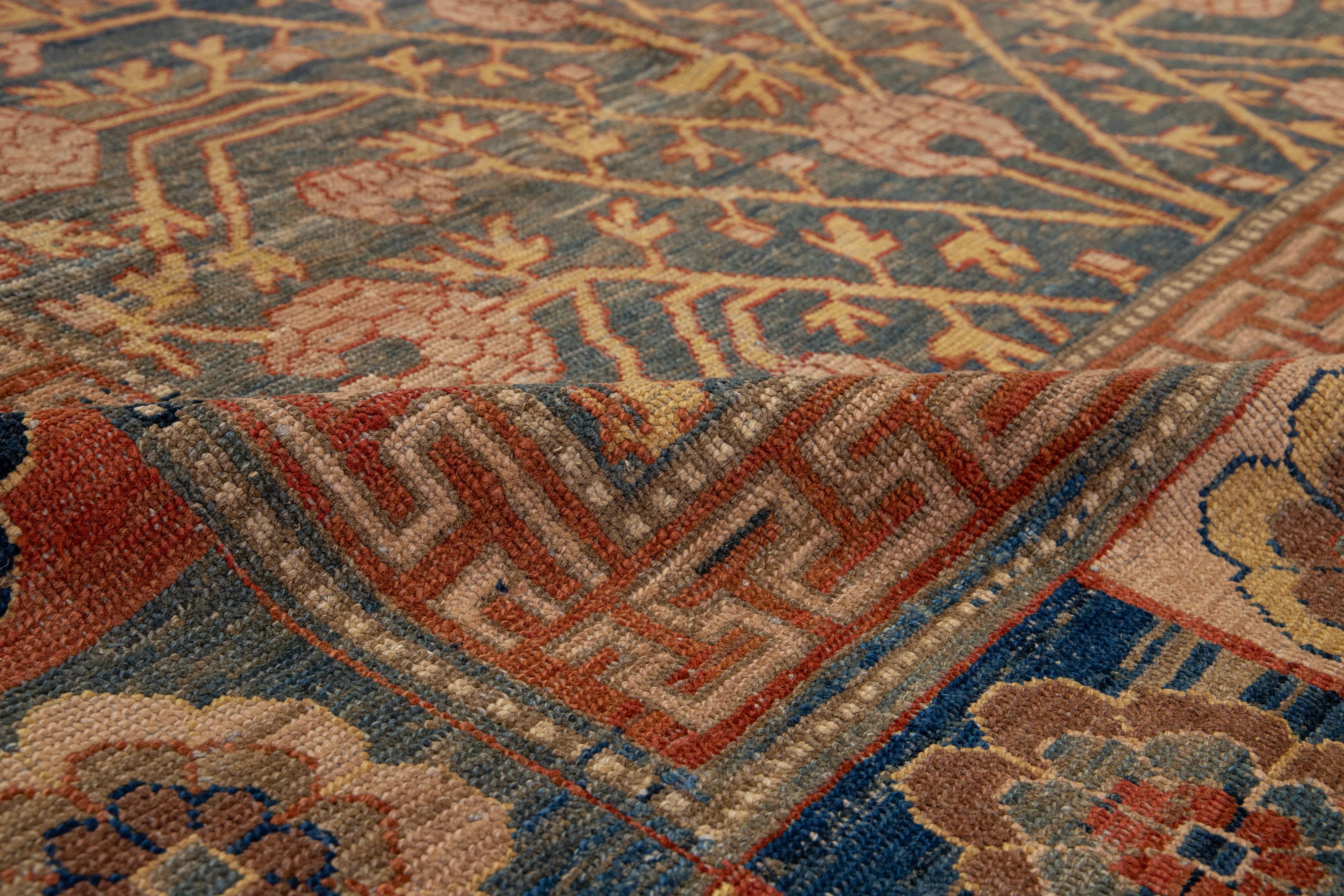 Stammes-Wollteppich in Blau im Khotan-Stil in Zimmergröße im Angebot 3