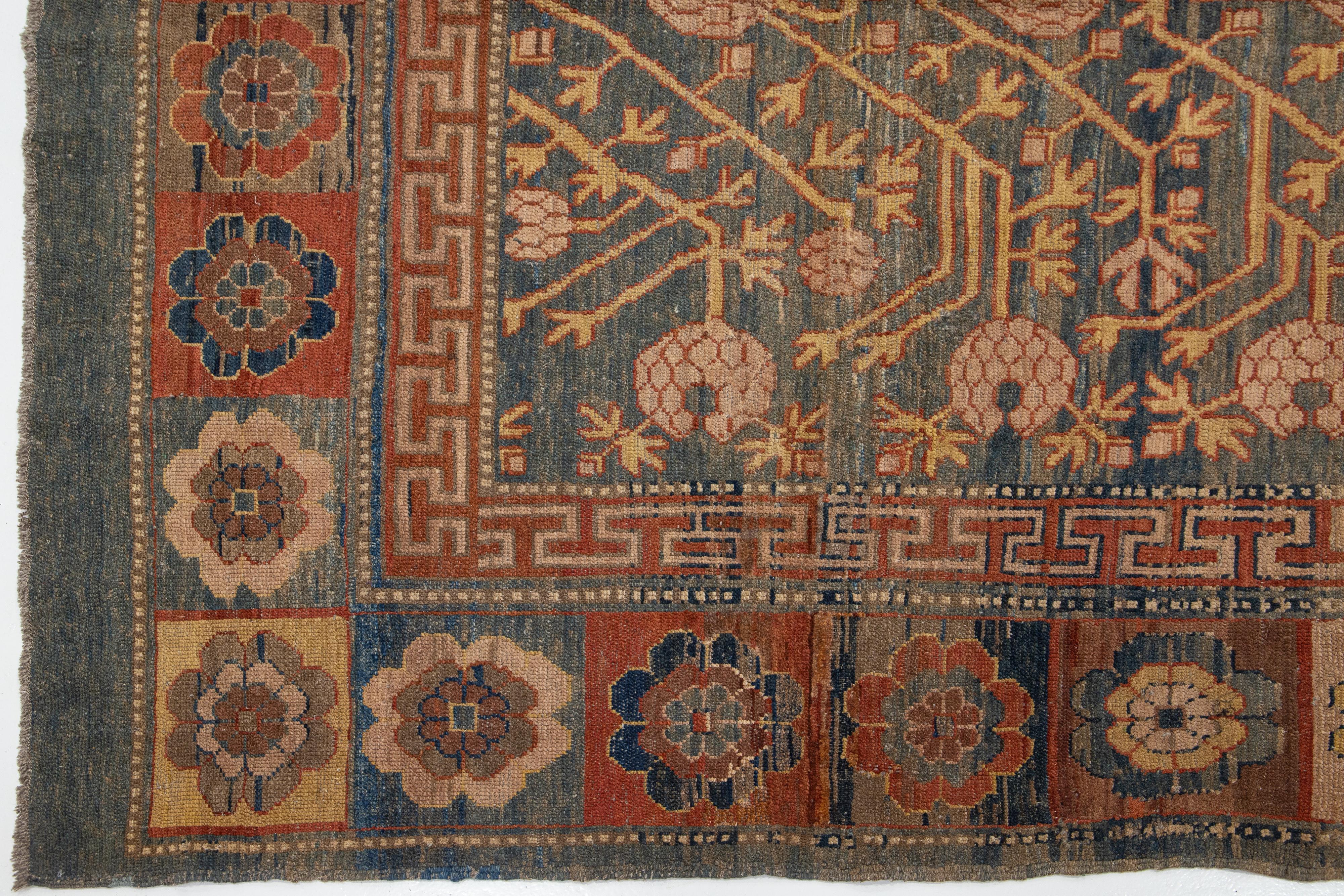 Stammes-Wollteppich in Blau im Khotan-Stil in Zimmergröße im Angebot 5