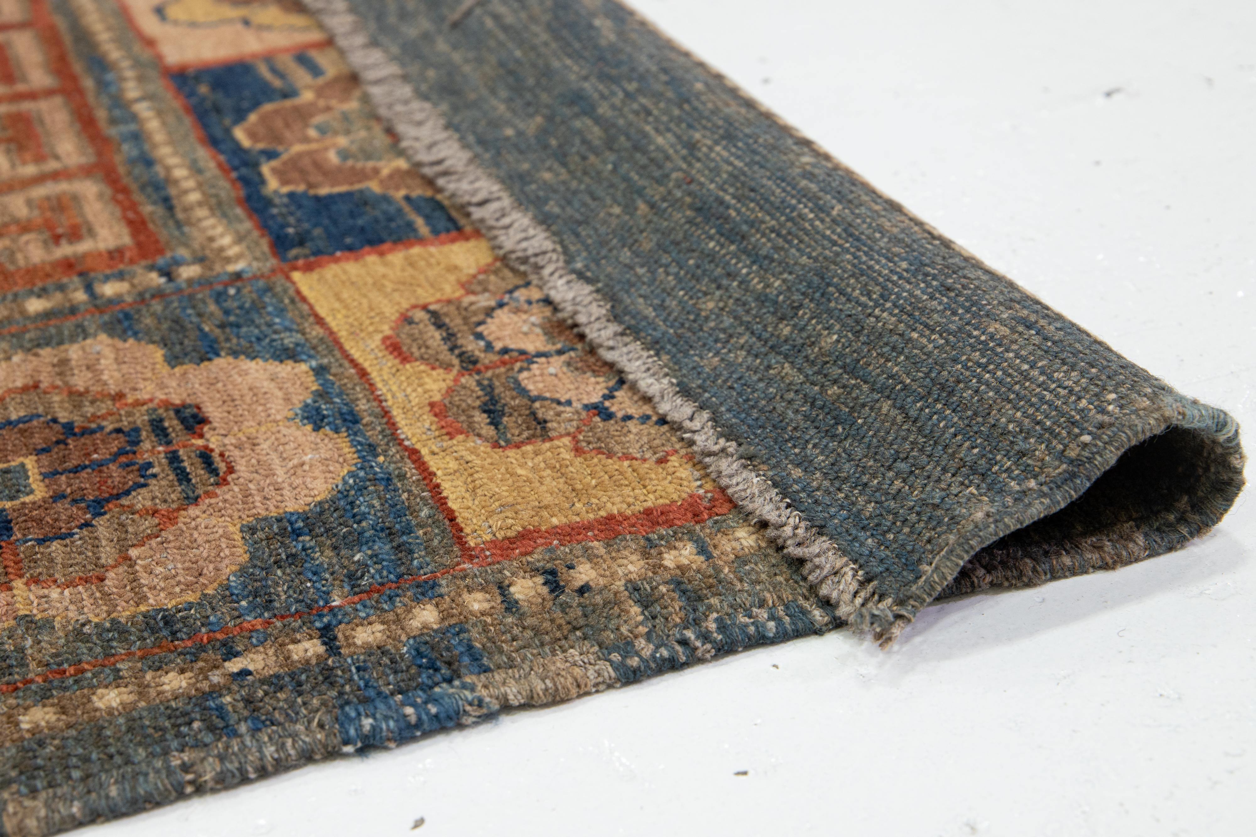 Stammes-Wollteppich in Blau im Khotan-Stil in Zimmergröße (21. Jahrhundert und zeitgenössisch) im Angebot
