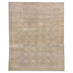 Tapis Oushak ancien de la taille d'une pièce, champ gris et mauve, légèrement usé