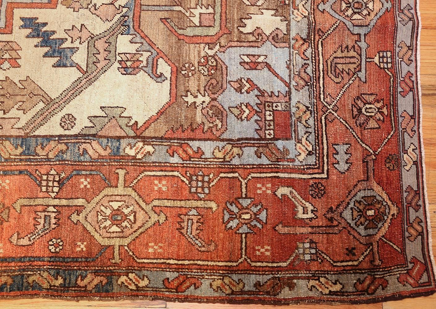 Wool Room Sized Antique Persian Serapi Carpet. Size: 9 ft 9 in x 12 ft 10 in
