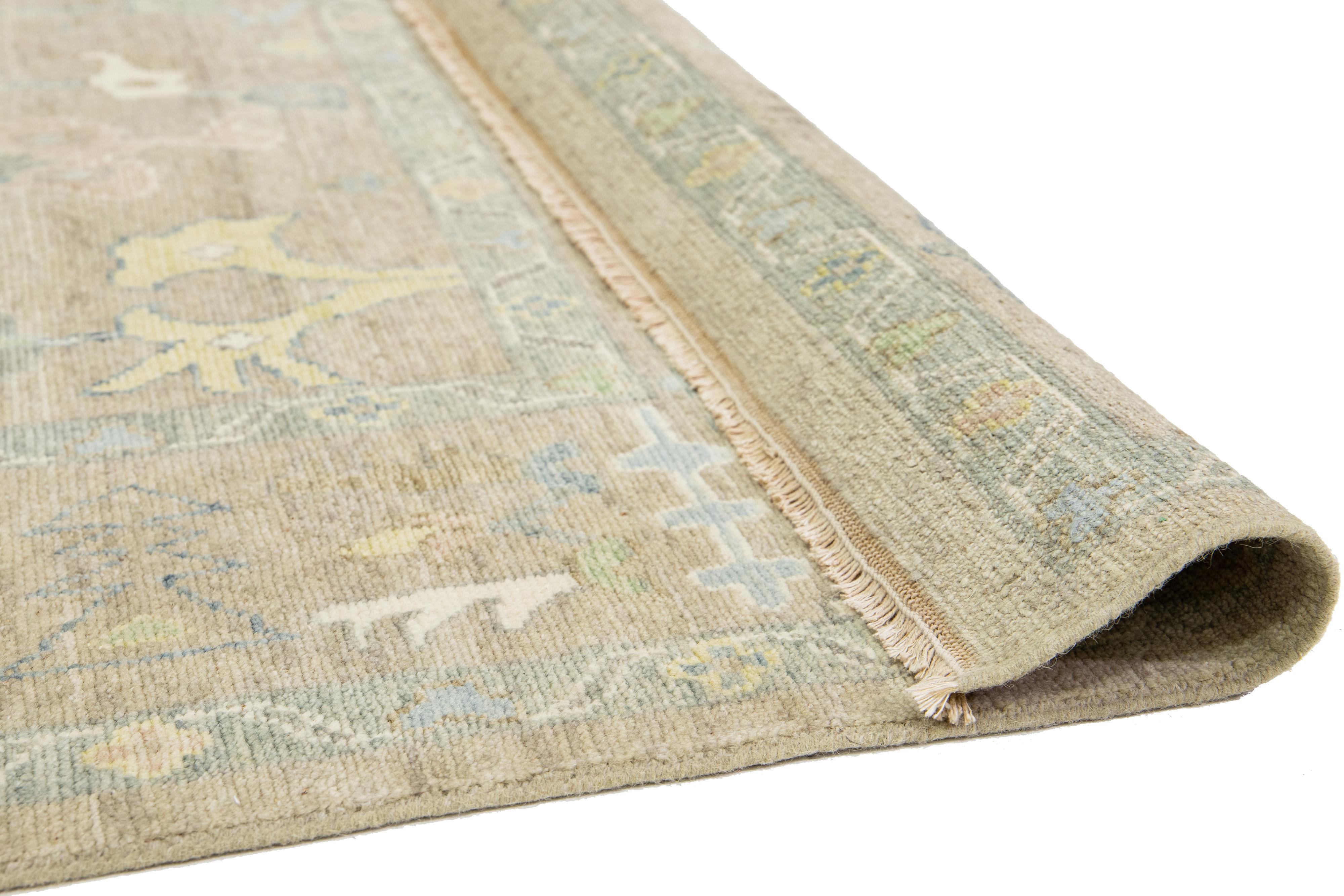 Room Sized Zeitgenössische Floral Oushak Stil Wolle Teppich In Beige (21. Jahrhundert und zeitgenössisch) im Angebot