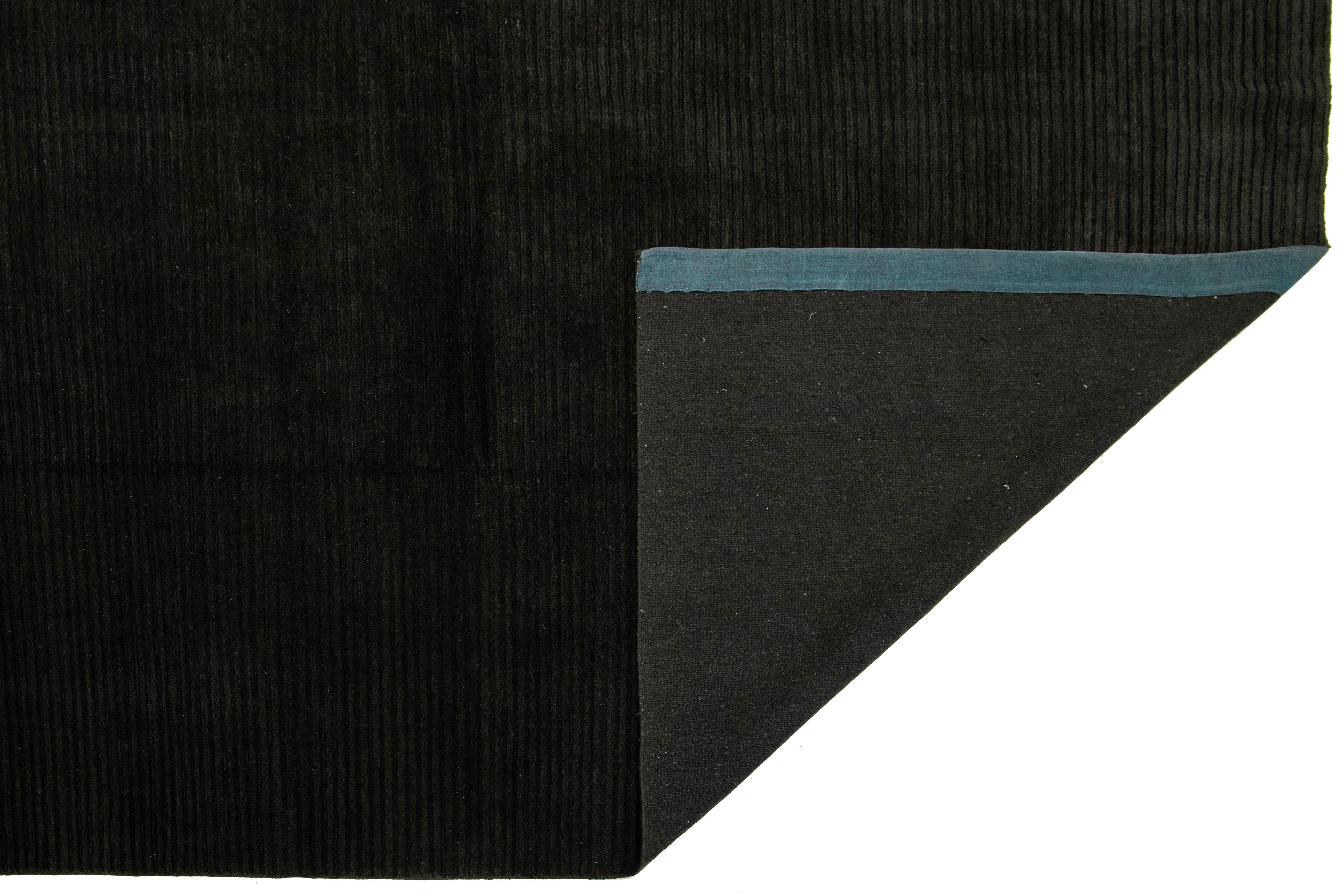 Moderne Tapis tibétain contemporain en laine et soie, de couleur vert foncé, de la taille d'une pièce en vente