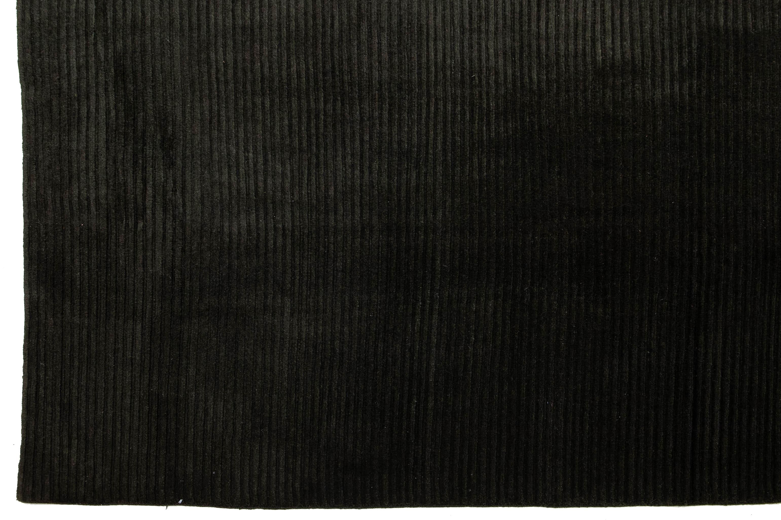 Tapis tibétain contemporain en laine et soie, de couleur vert foncé, de la taille d'une pièce Neuf - En vente à Norwalk, CT