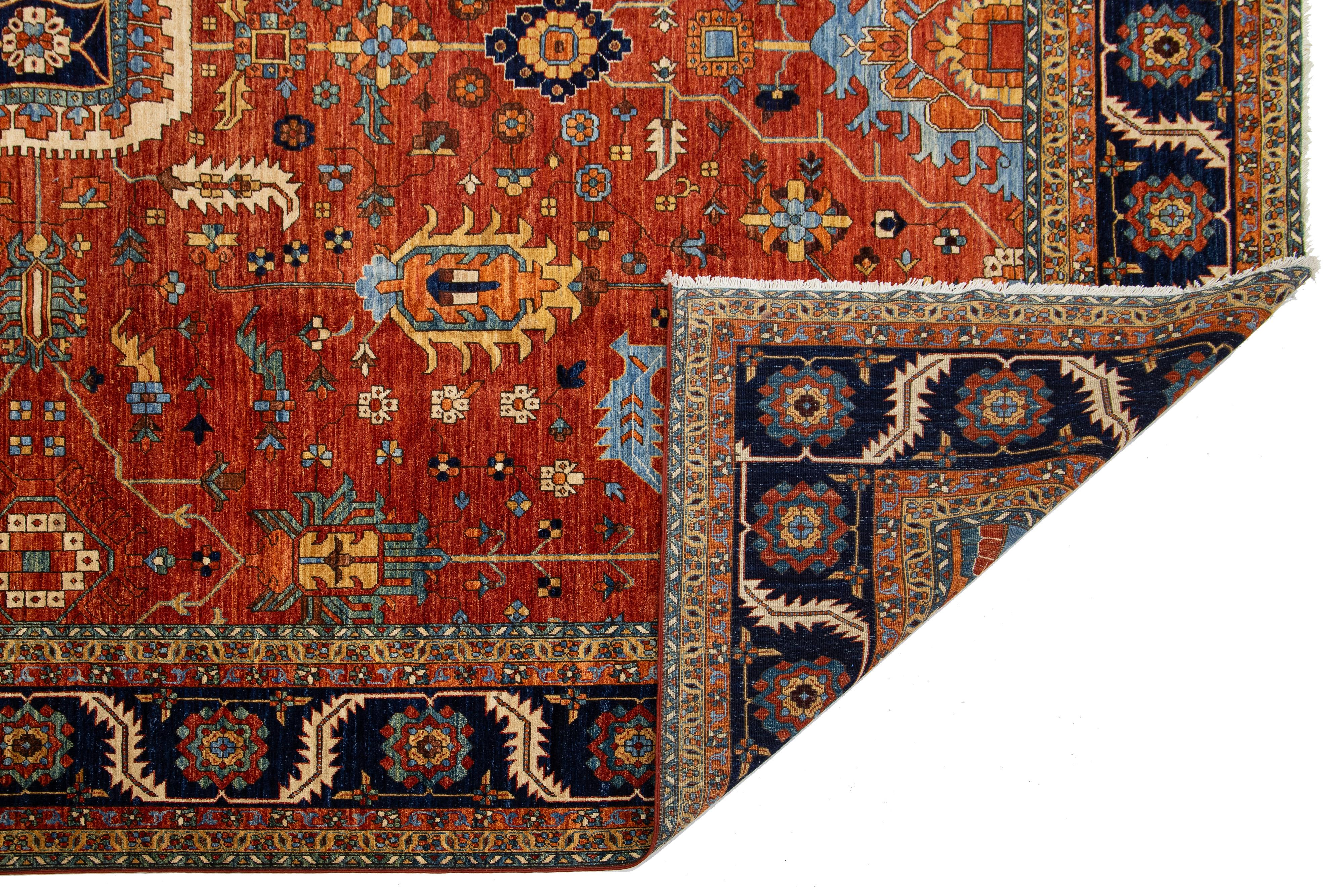Alfombra moderna de lana de estilo serapi en rojo óxido con diseño floral por toda la habitación Pakistaní en venta