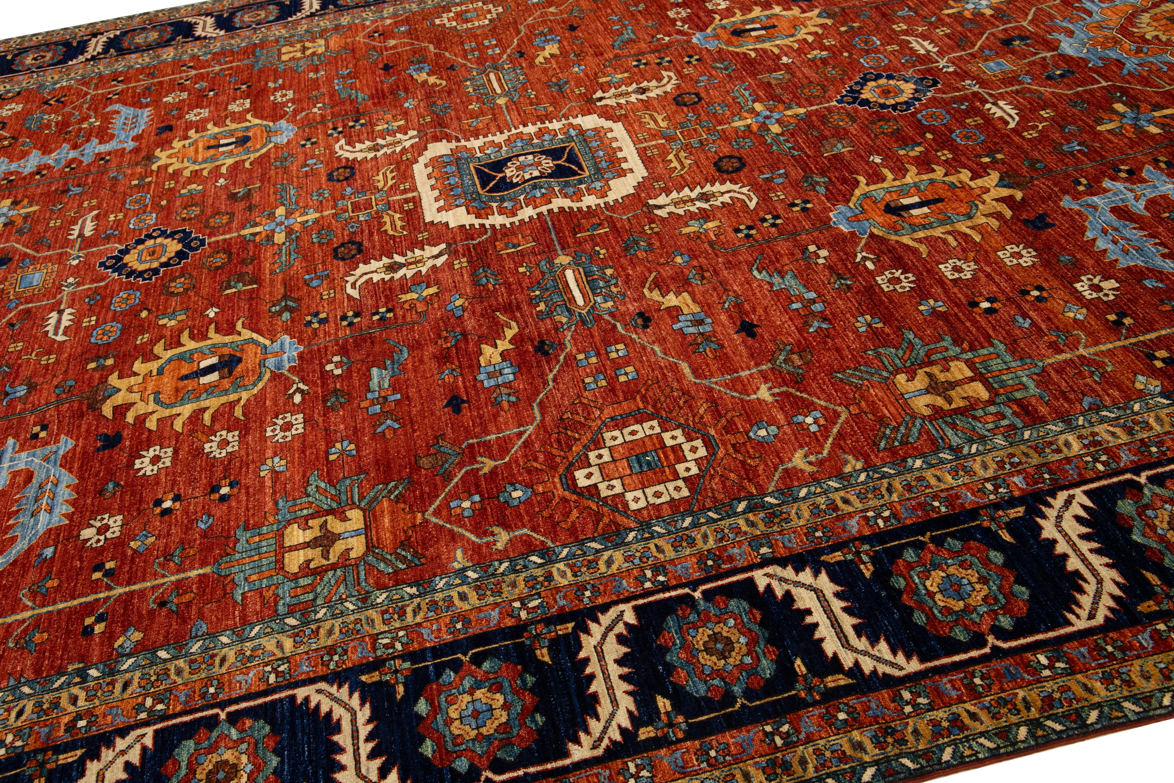 Alfombra moderna de lana de estilo serapi en rojo óxido con diseño floral por toda la habitación Anudado a mano en venta