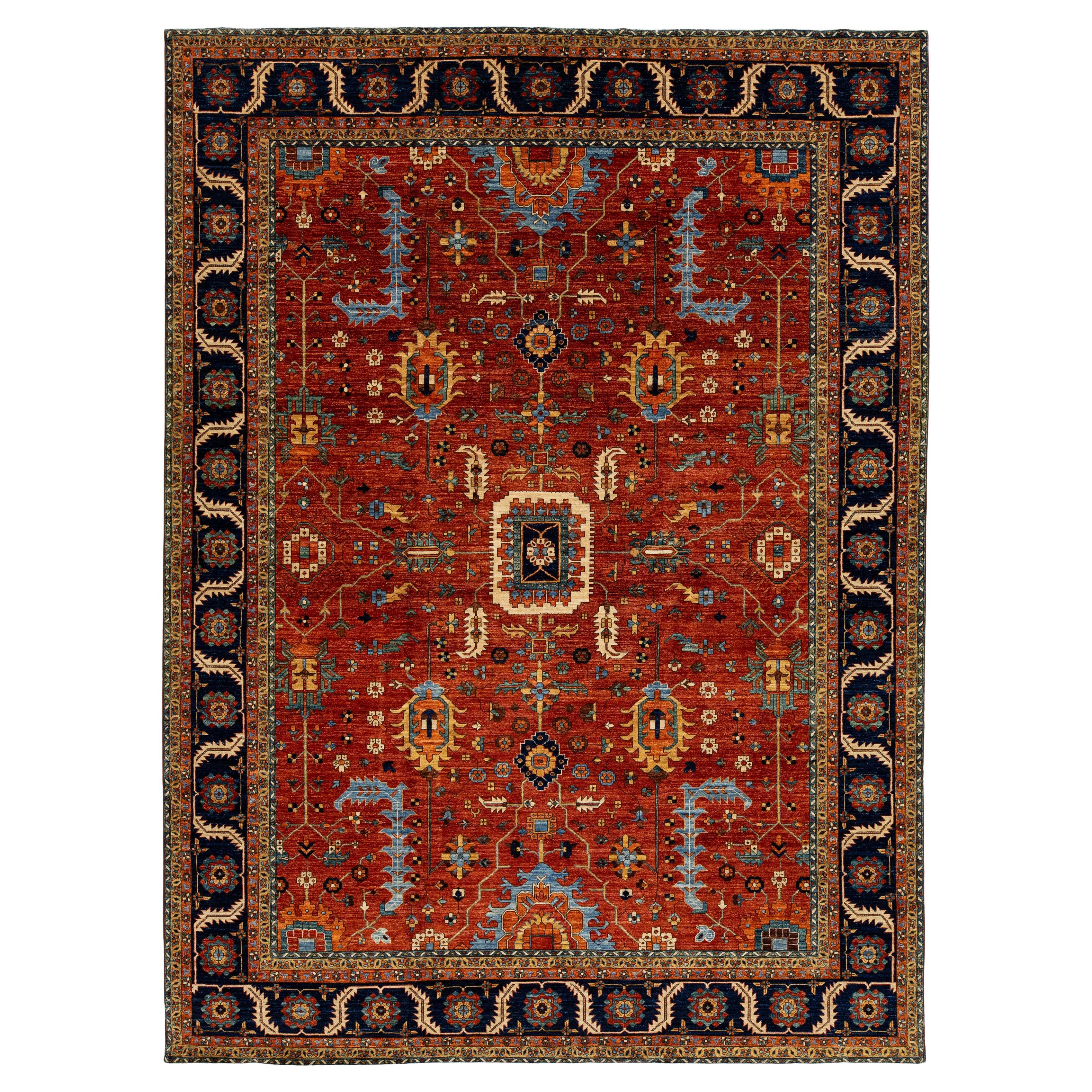 Alfombra moderna de lana de estilo serapi en rojo óxido con diseño floral por toda la habitación en venta