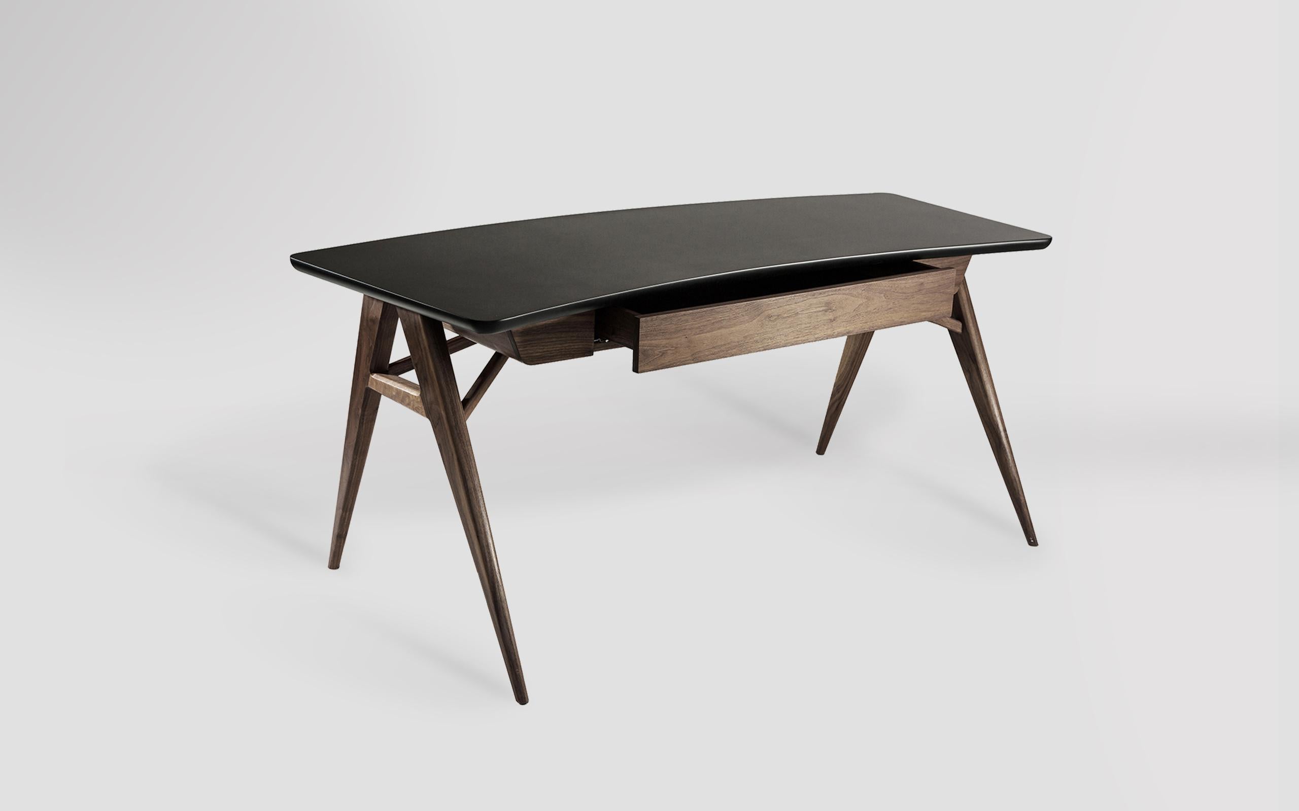 Roos desk by Atra Design
Dimensions: D 182.6 x W 78.1 x H 74.9 cm
Materials: walnut wood
Other woods available.

Atra Design
We are Atra, a furniture brand produced by Atra form a mexico city–based high end production facility that also houses our