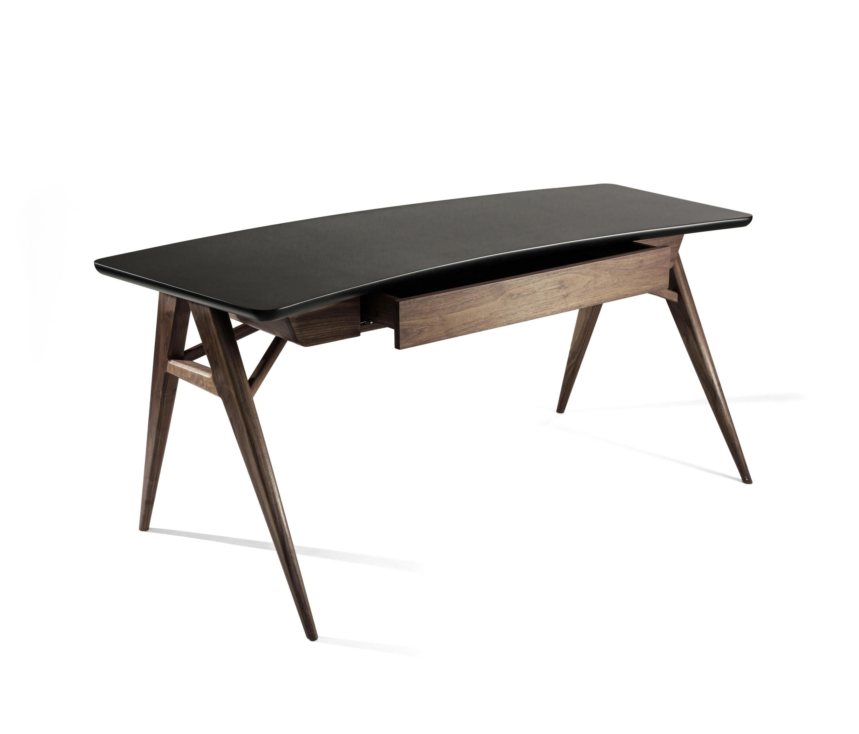 The Roos desk in Wood by Alexander Diaz Anderson


Dimensions: 
L 182.6cm/71.8”
W 78.1cm/30.7”
H 74.9cm/29.4”