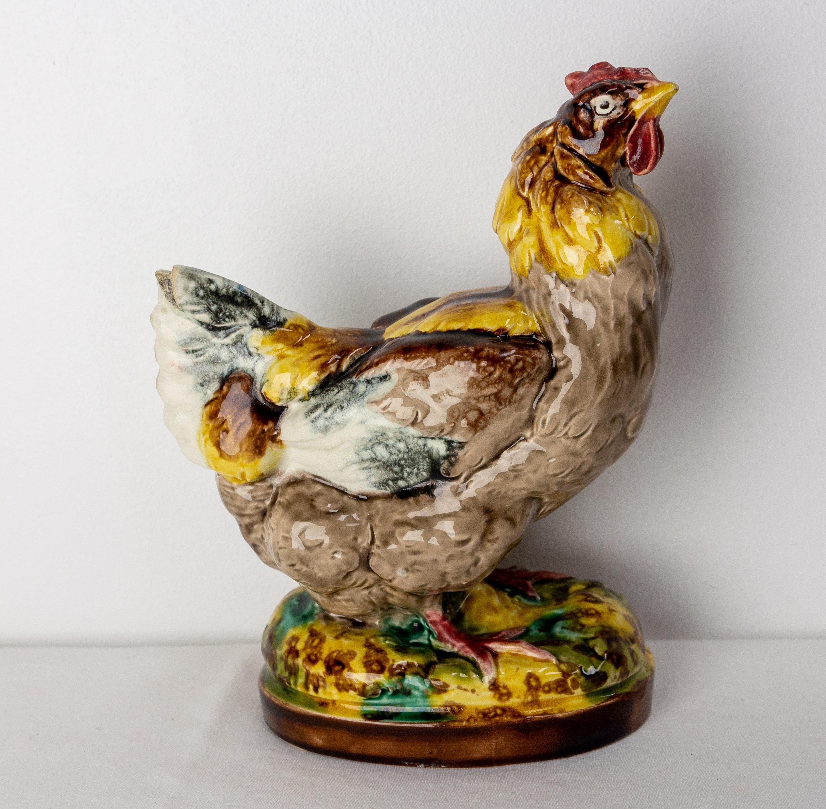 Céramique française représentant un coq poussin, très réaliste

Petite brèche sur la crête.
Expédition :
 9 / 20.5 / 16 cm 0.8 kg.


