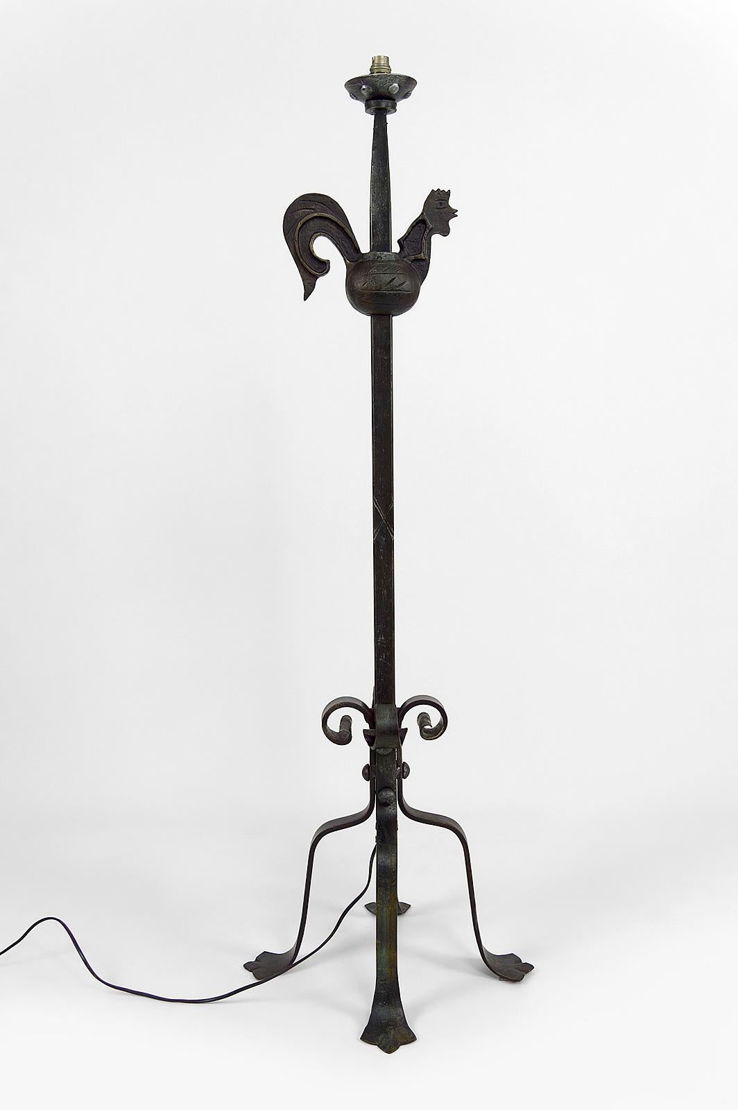 Rooster Floor Lamp in Wrought Iron by Jean Touret for Ateliers Marolles, 1950's In Good Condition For Sale In VÉZELAY, FR