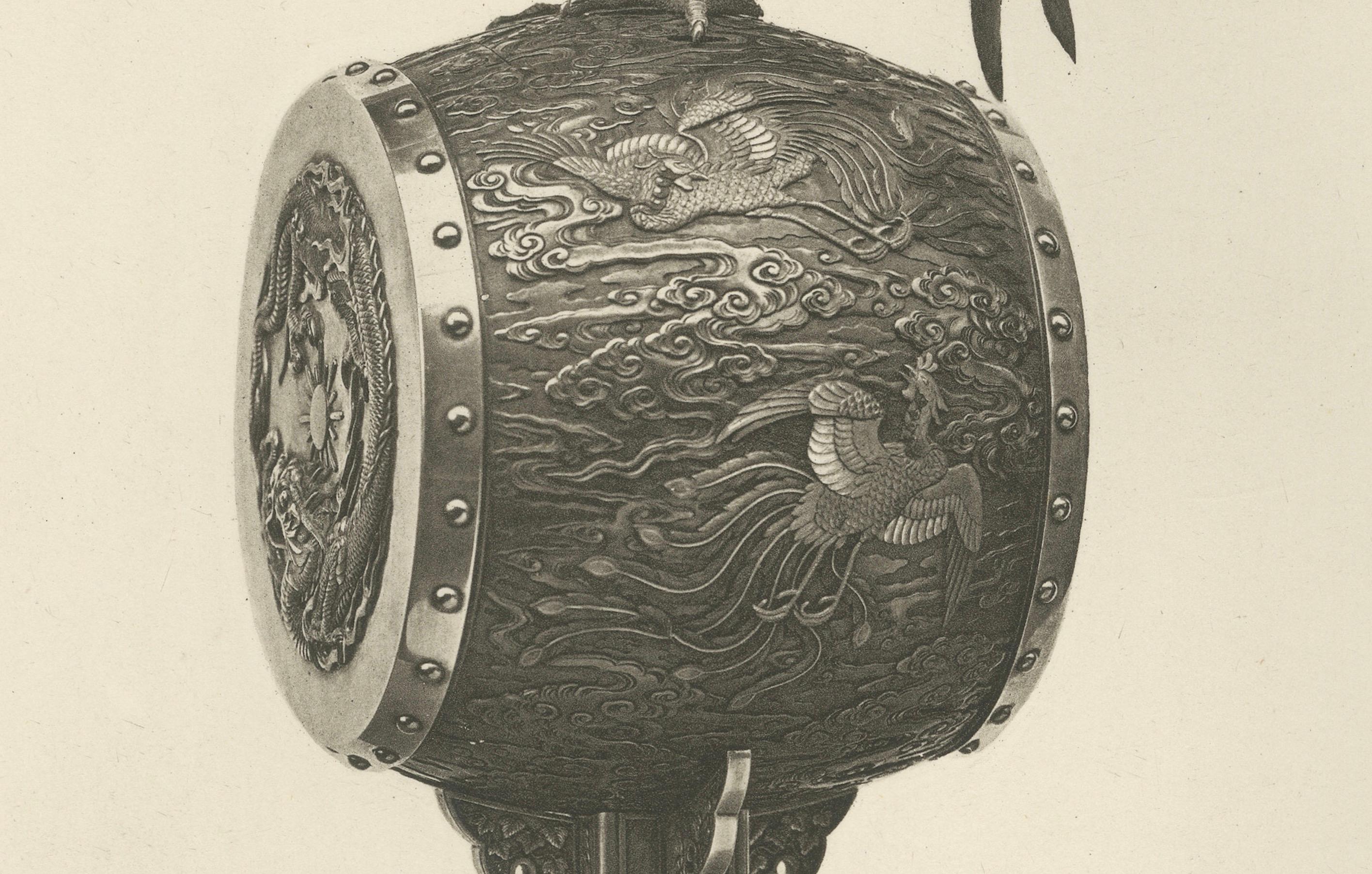 Hahn auf einer Ornamental-Trommel - aus Audsley's Decorative Masterpieces, 1884 (Spätes 19. Jahrhundert) im Angebot