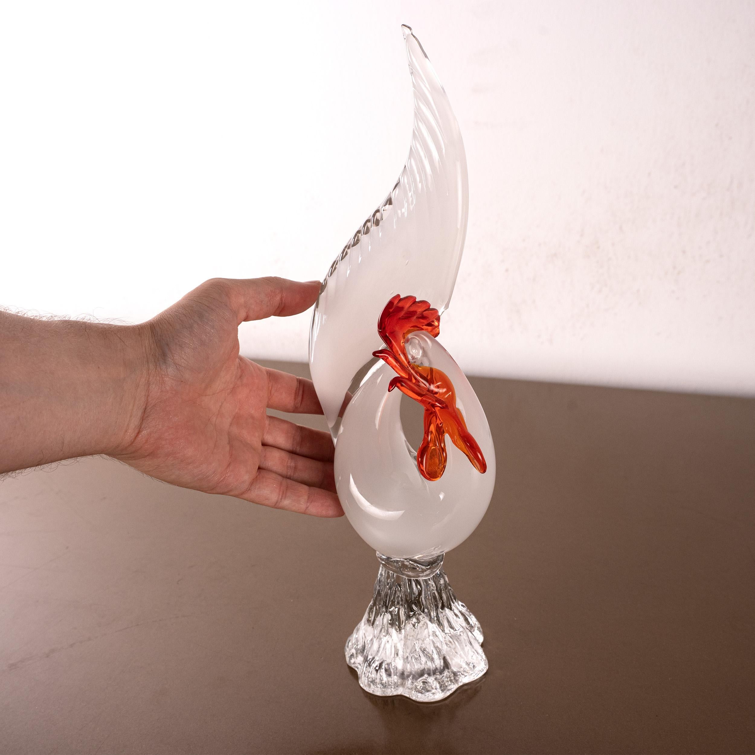 Rooster Sculpture in White Murano glass with red details, Italy in stock In Good Condition For Sale In Venezia, IT