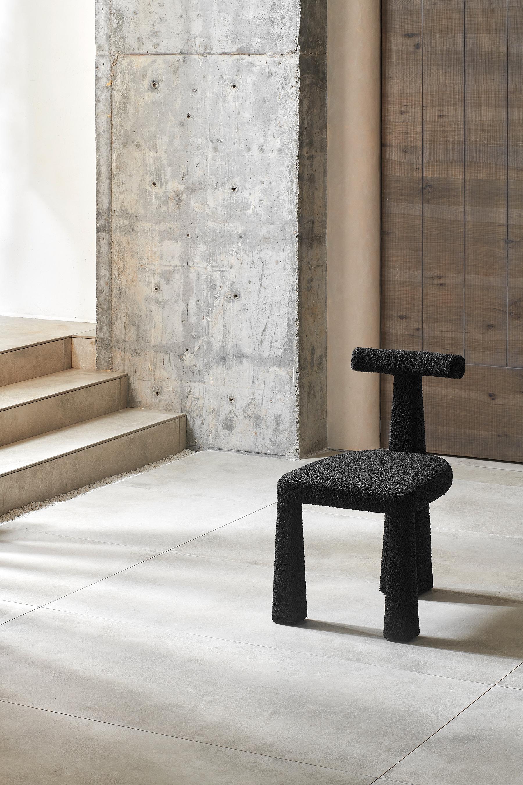 Sedia Root a 3 gambe di DAaZ
Dimensioni: P 56,8 x L 46 x H 75 cm.
Materiali: Wood, Fabrice.


DAaZ Furniture onora lo spirito di avventura. Accettiamo l'evasione dall'ordinario e ci rallegriamo della magia che si trova nell'inaspettato. La nostra