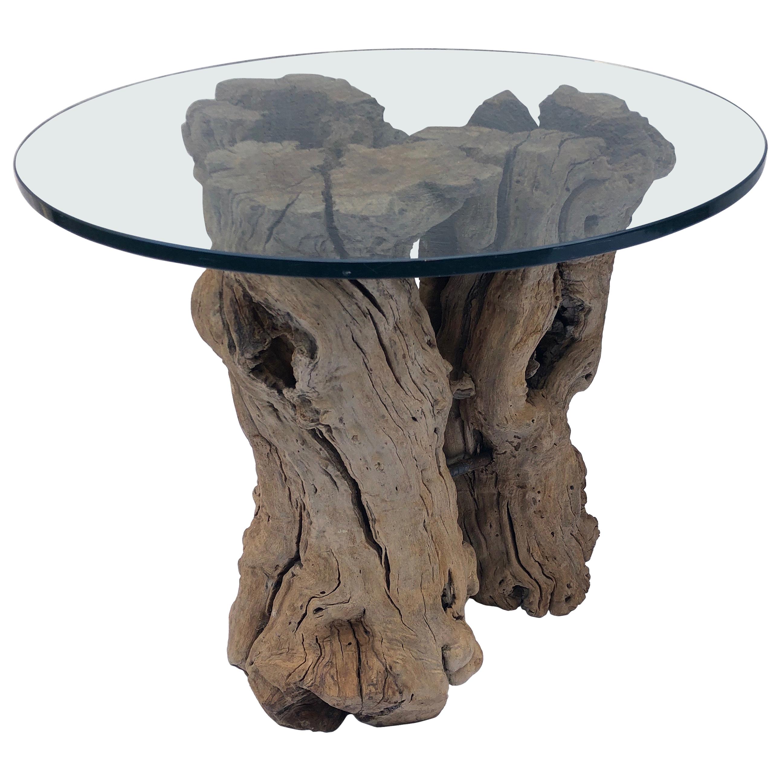 Table en bois de racine avec plateau en verre