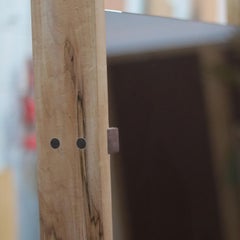 Specchio a figura intera in acero argentato e noce radicato con specchio in bronzo