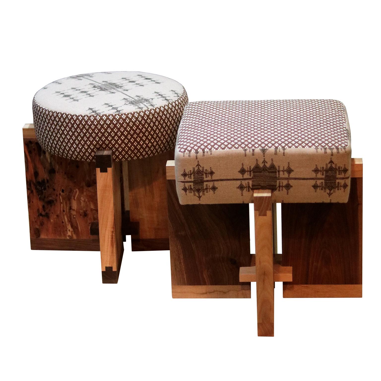 Sgabello piccolo in acero radicato e noce con cuscino rotondo imbottito In condizioni Nuovo in vendita a Toronto, Ontario