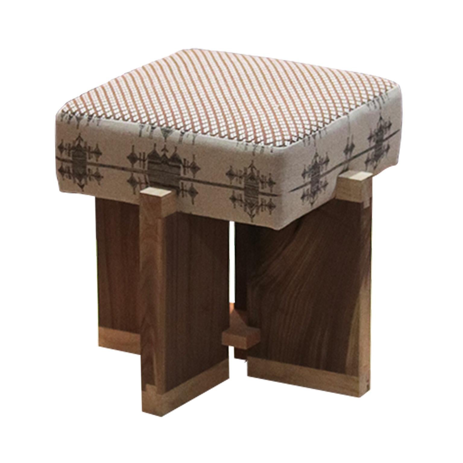 The Rooted stool stands resolute and unyielding in its design. It harmoniously combines the rich textures of silver maple and walnut, their unique grains weaving a captivating story inspired by the beauty of nature. We embrace the woods' distinctive